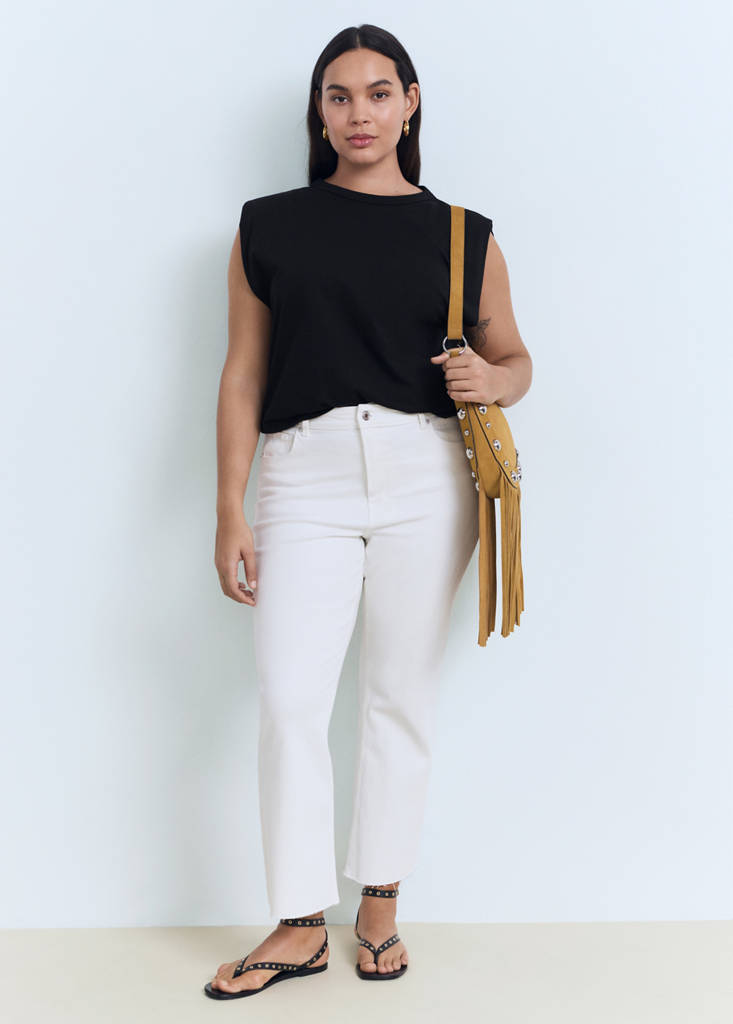 Short-sleeved t-shirt with shoulder pads — Black