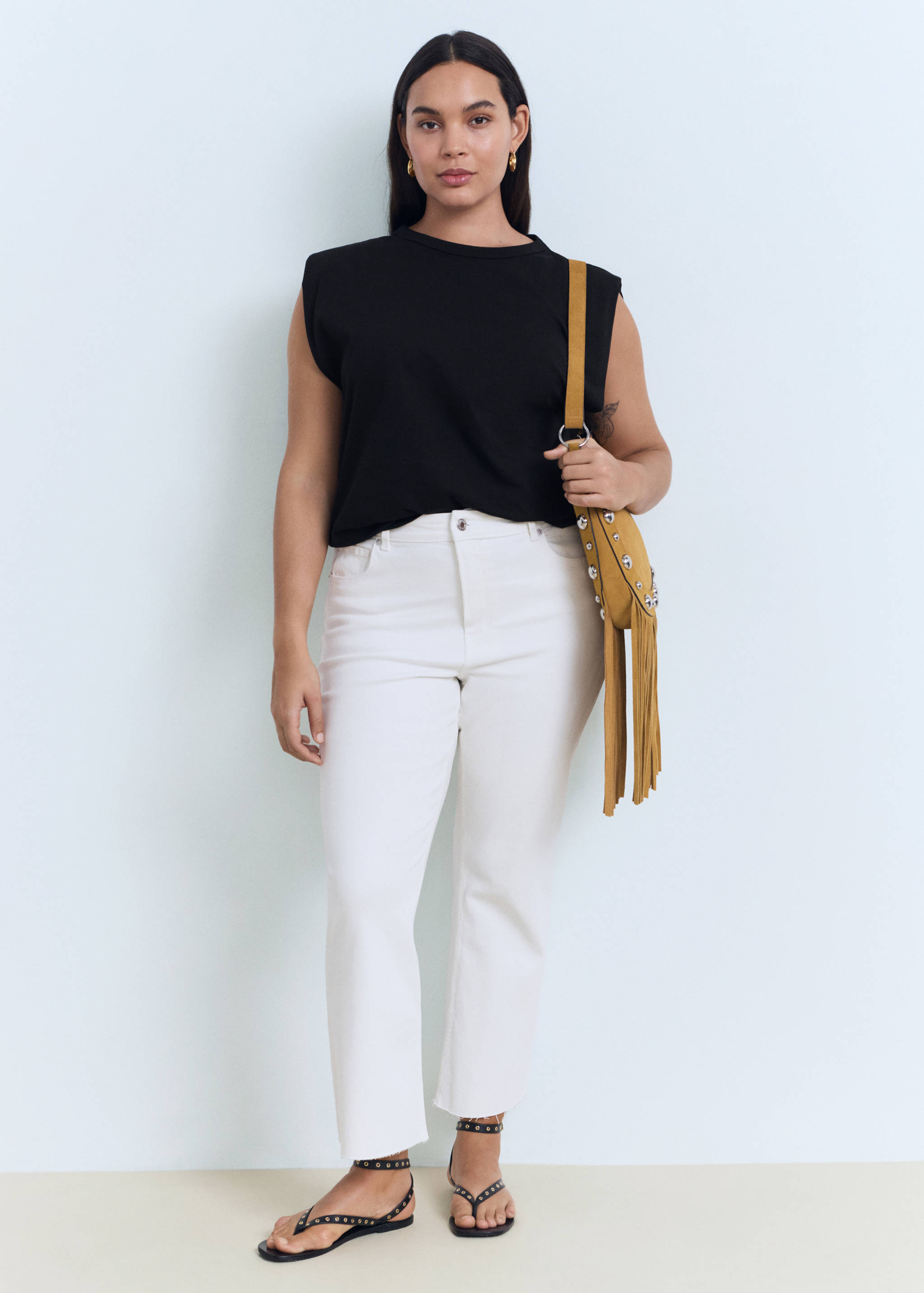 Short-sleeved t-shirt with shoulder pads - Details of the article 3