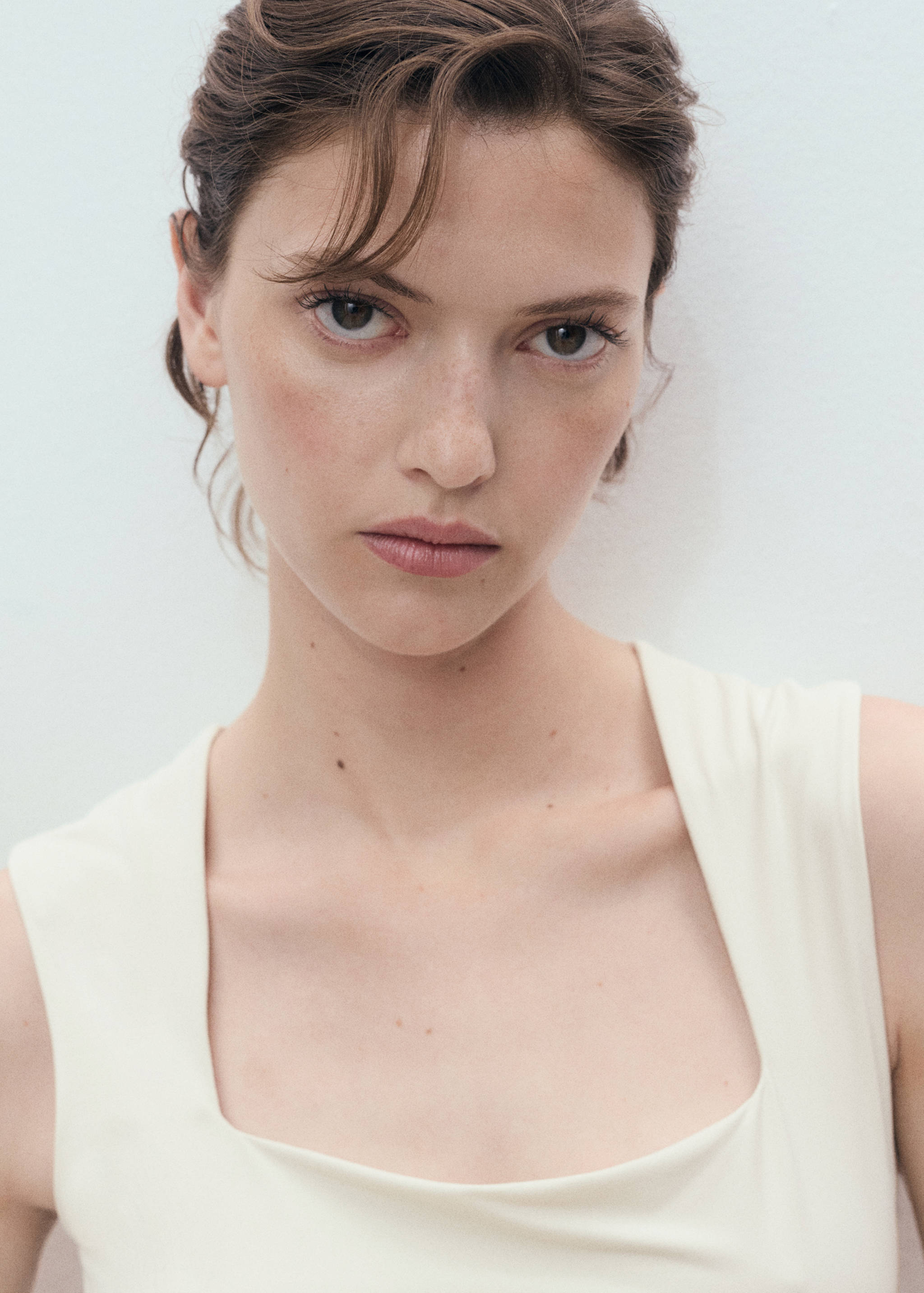 Fitted top with wide straps - Details of the article 1