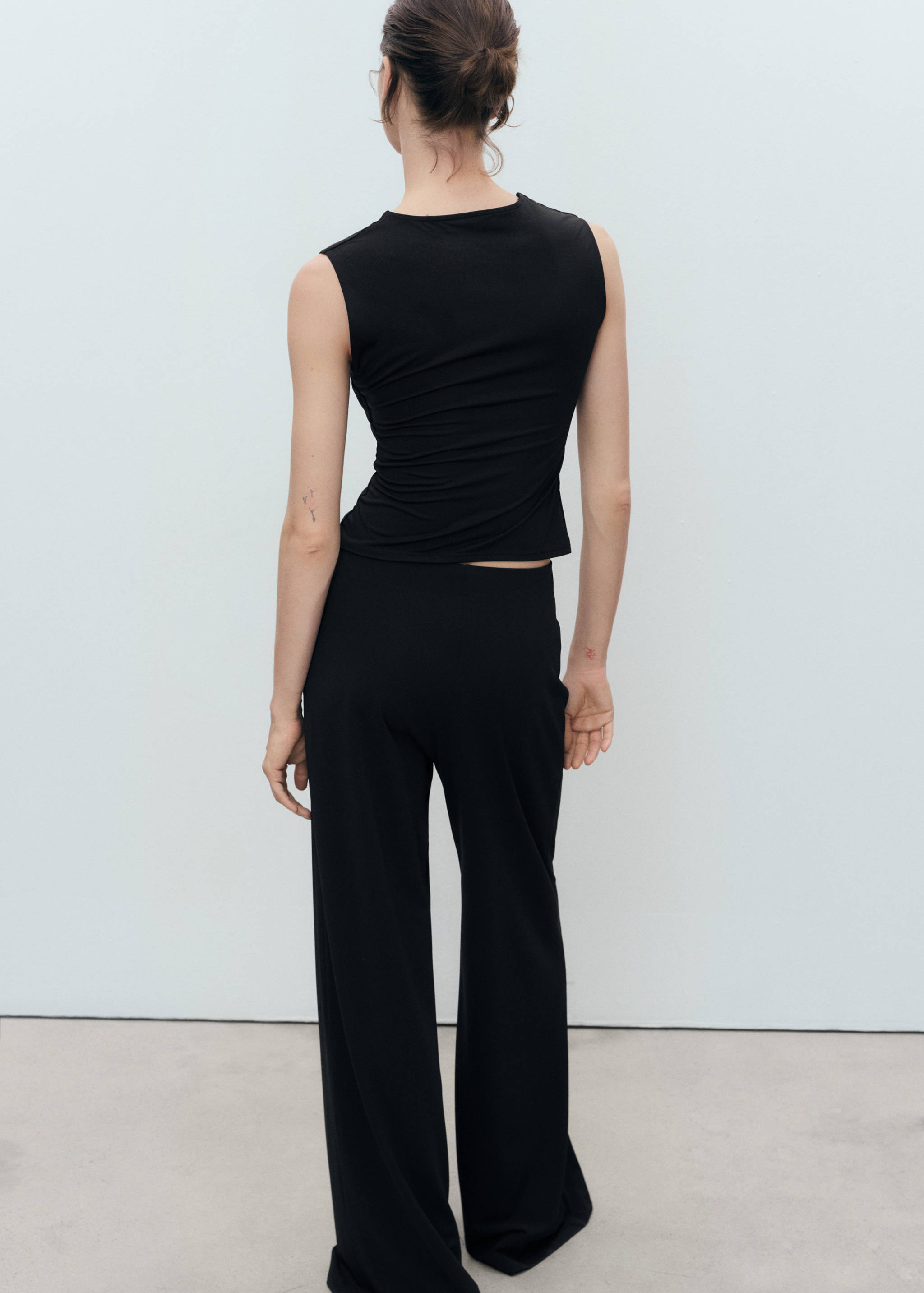 Atasan ketat dengan tali lebar - Versi terbalik dari barang