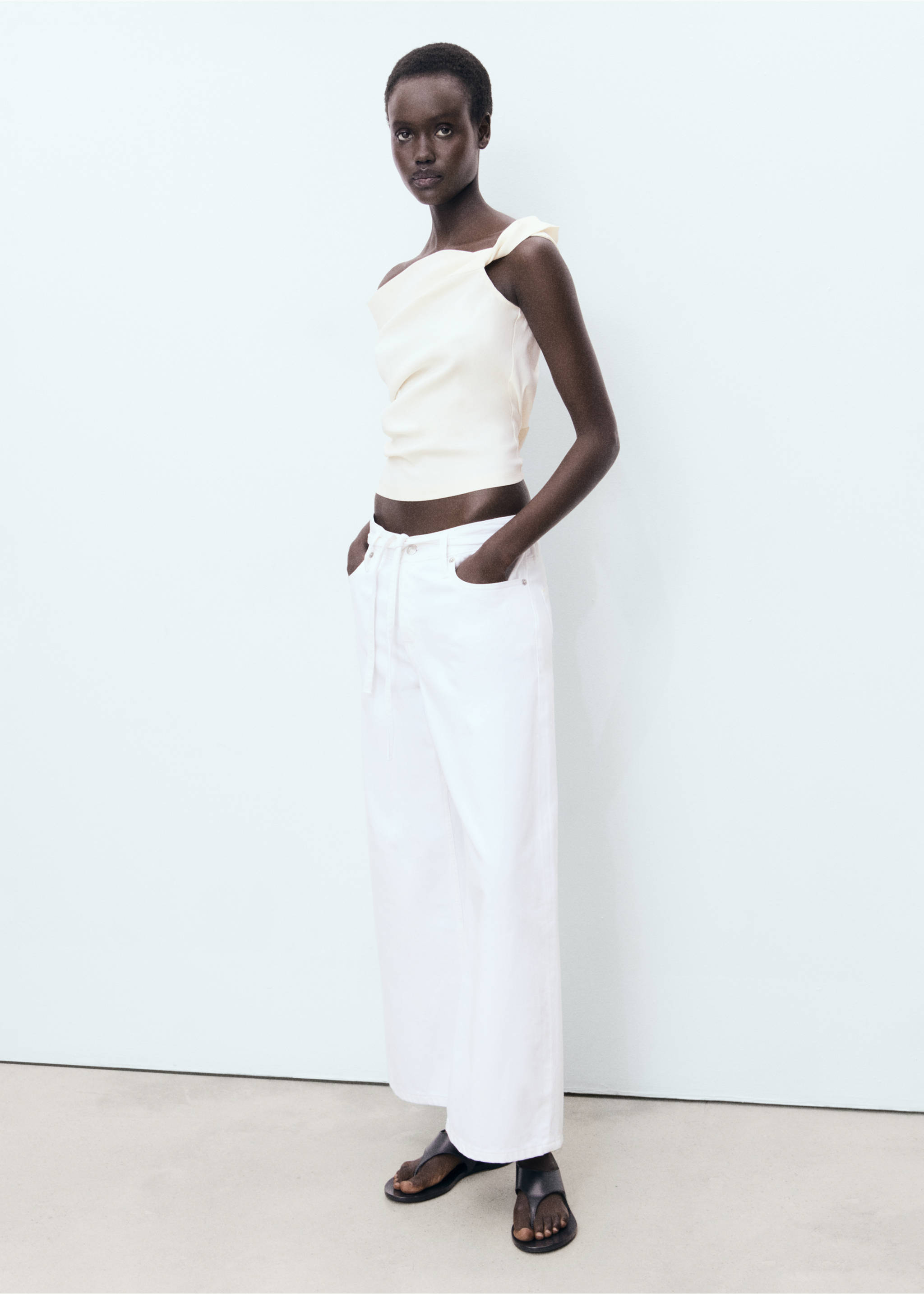 Asymmetrical strapless top - General plane, Ecru. Ref: 17031221-00.