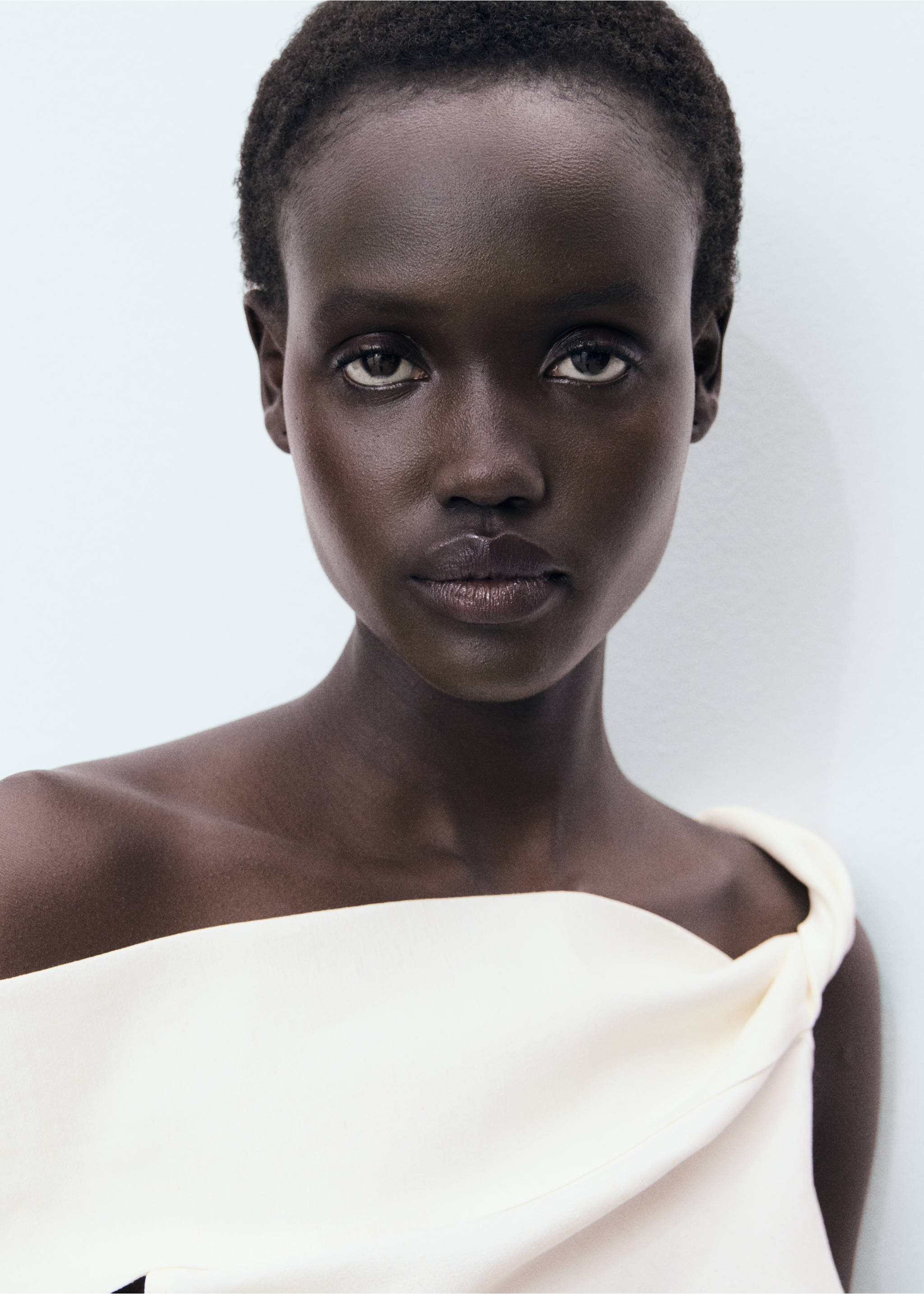 Asymmetrical strapless top - Details of the article 1, Ecru. Ref: 17031221-00.