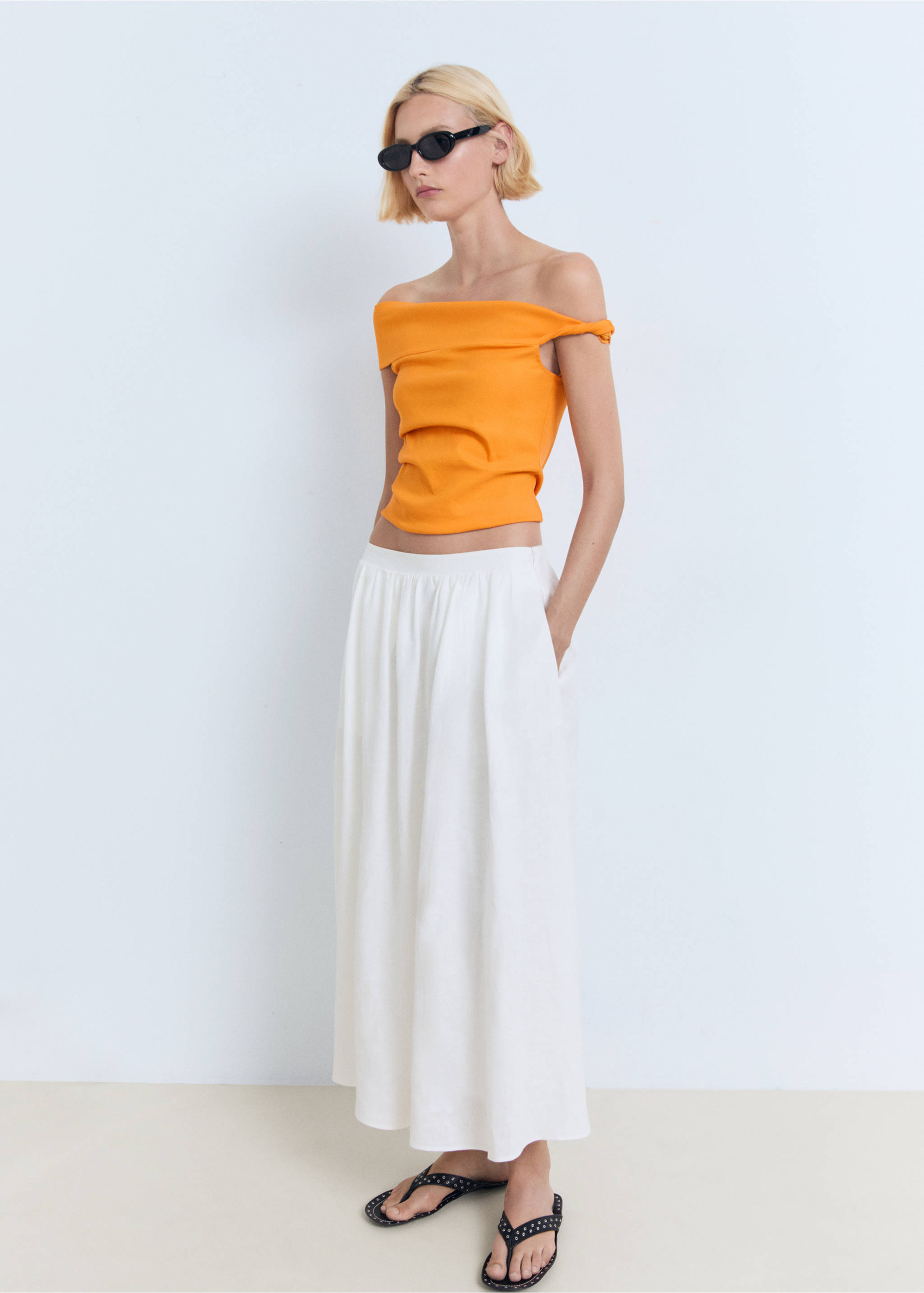 Asymmetrical strapless top - General plane, Orange. Ref: 17031221-00.