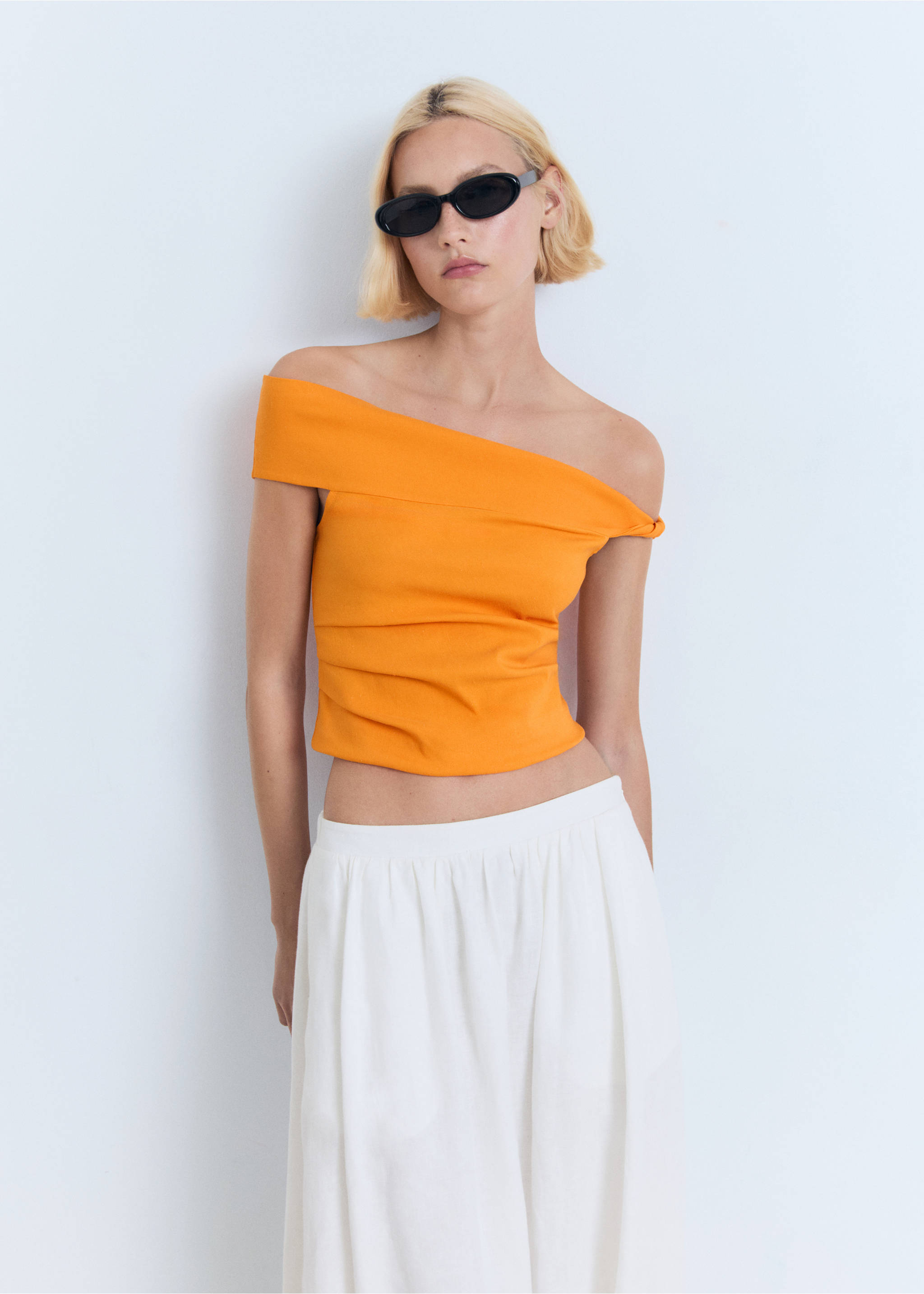 Asymmetrical strapless top - Medium plane, Orange. Ref: 17031221-00.