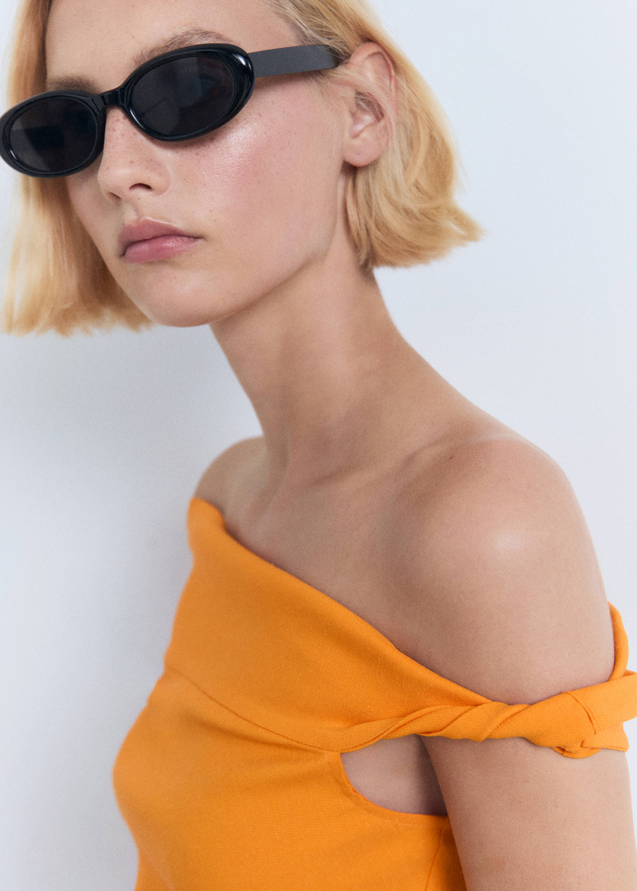 Asymmetrical strapless top - Details of the article 1