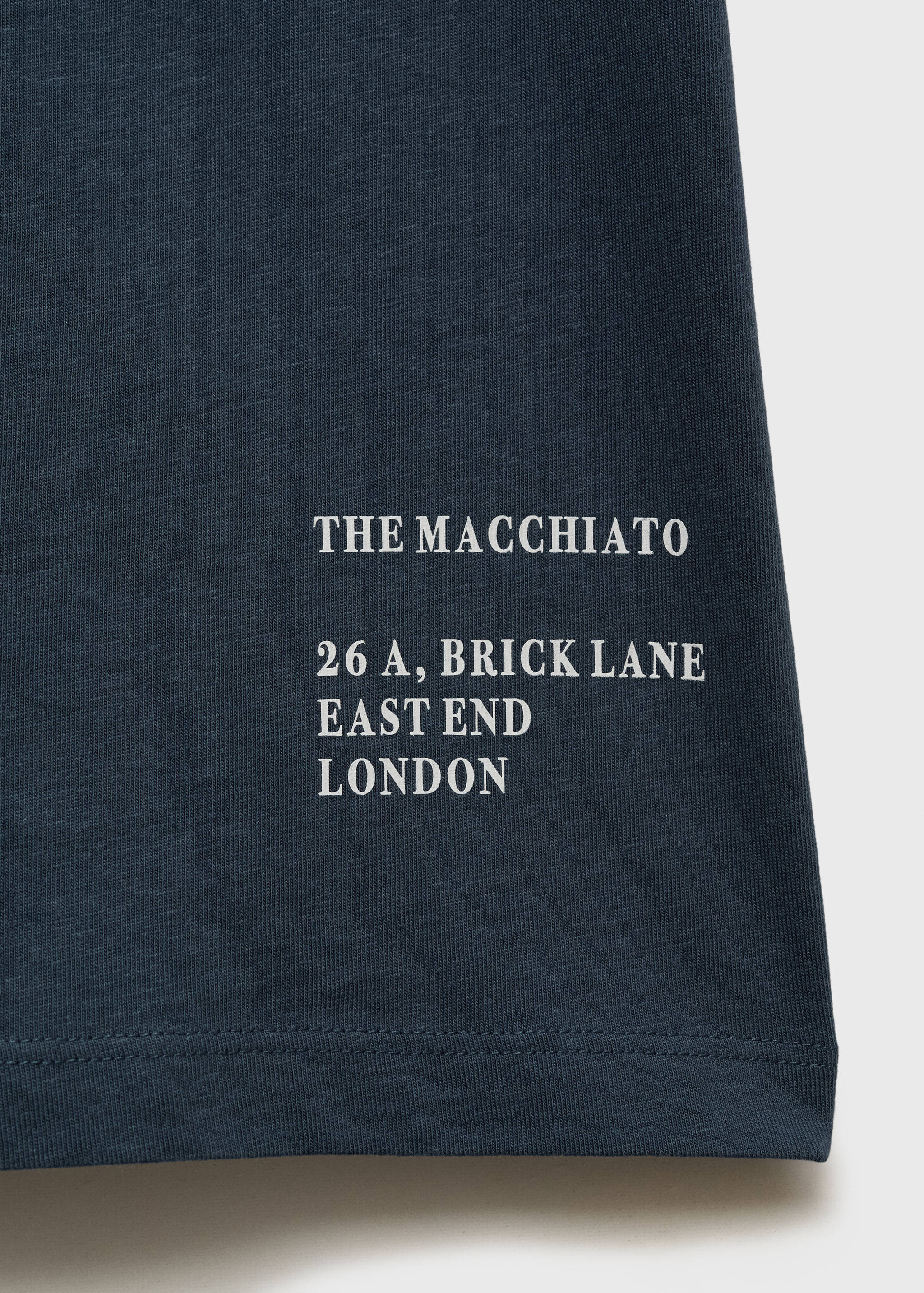 Футболка с принтом - Деталь изделия 0