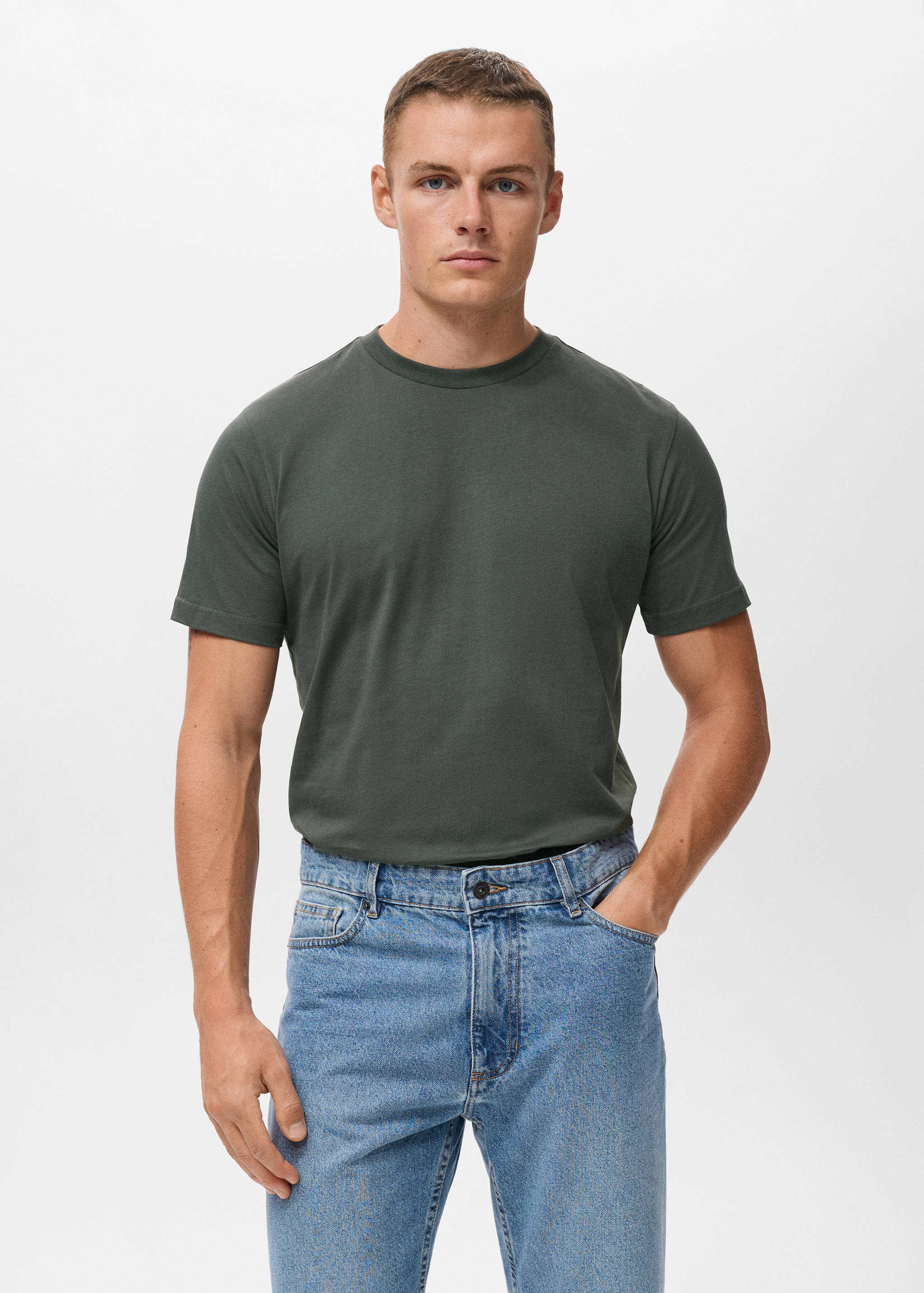 Футболка slim fit 100% хлопок - Средний план