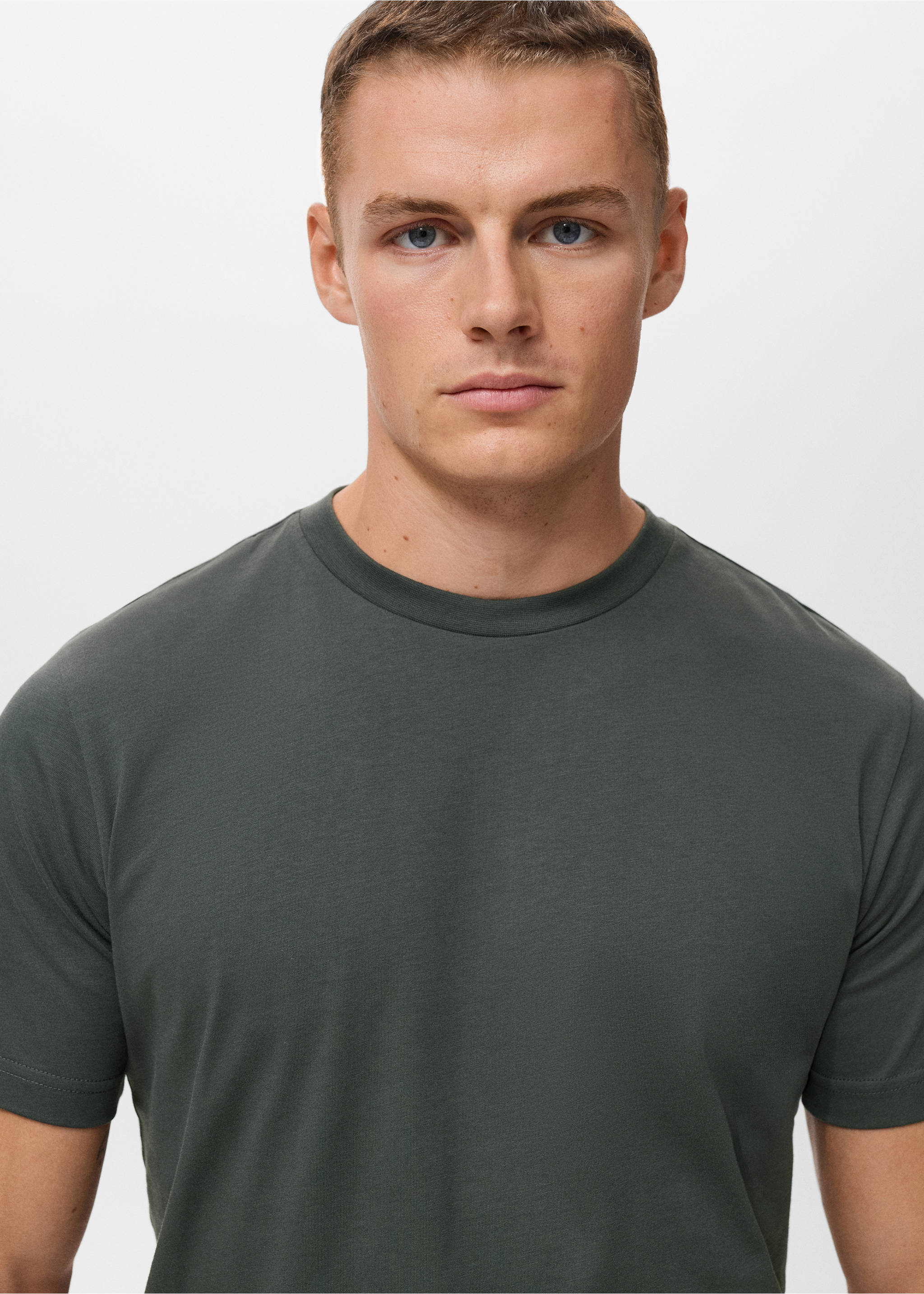 Camiseta slim fit 100% algodón - Detalle del artículo 1, Topo. Ref: 17031230-00.