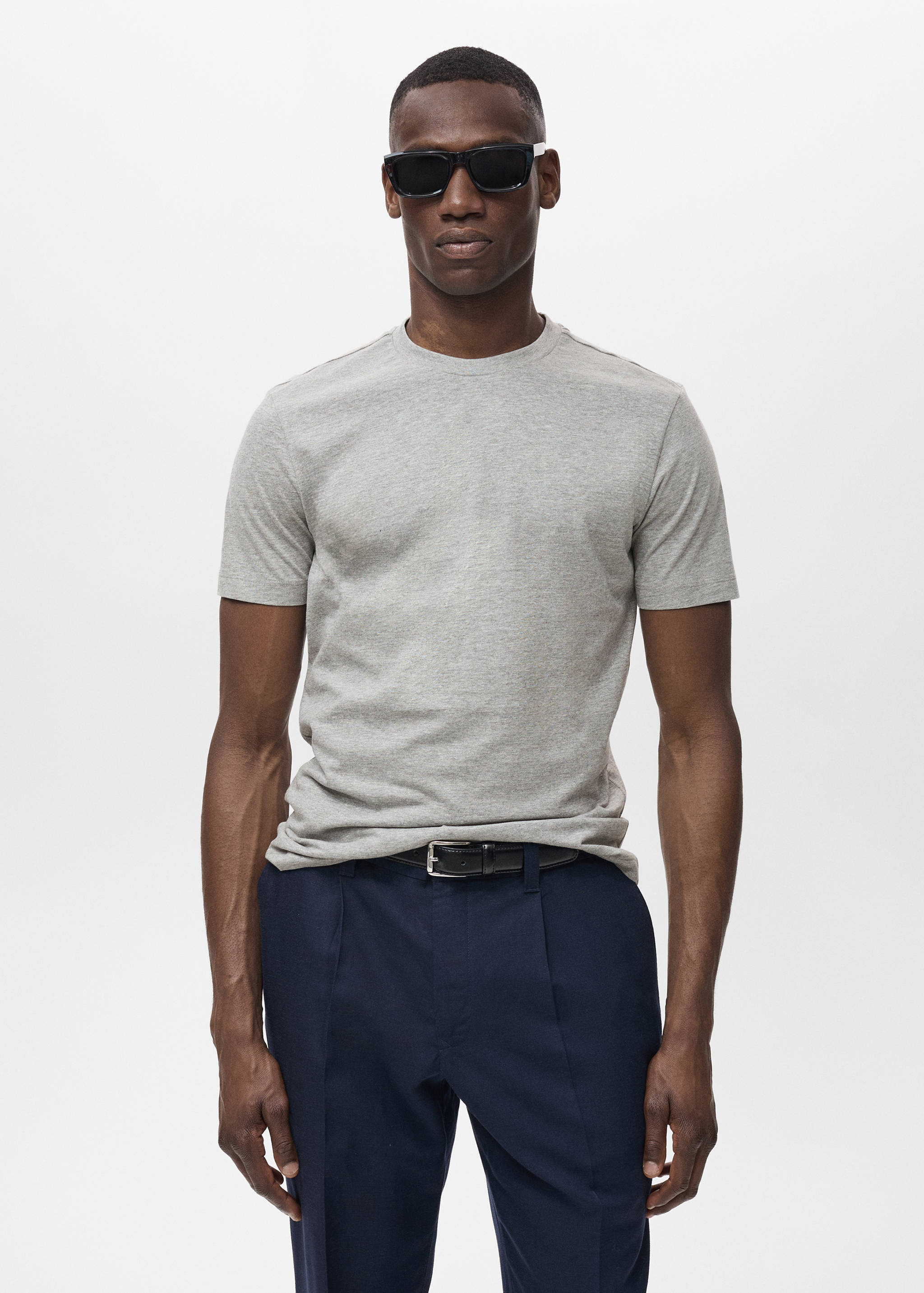 Футболка slim fit 100% хлопок - Средний план