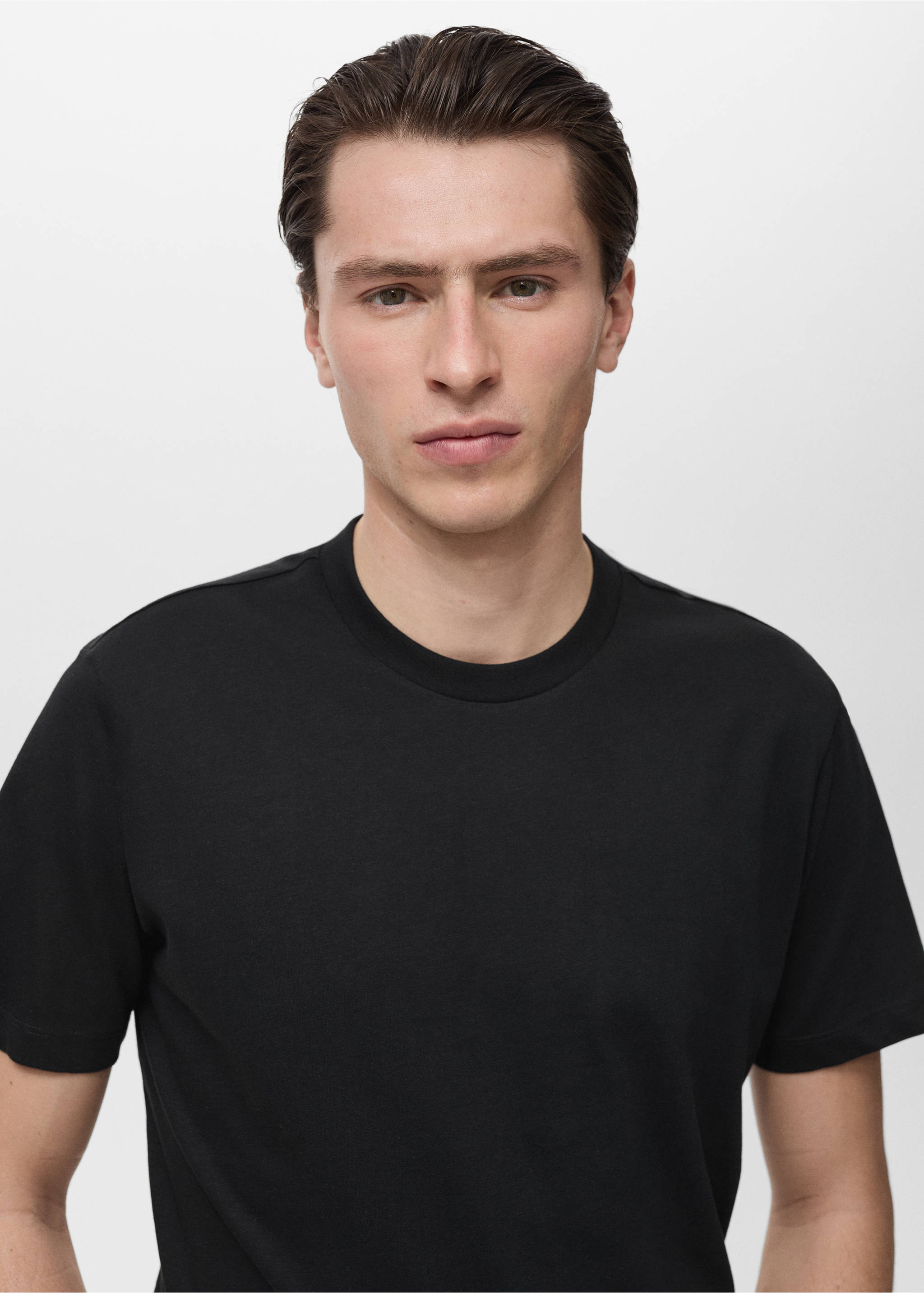 100% cotton slim-fit t-shirt - Details of the article 1, Black. Ref: 17031230-00.
