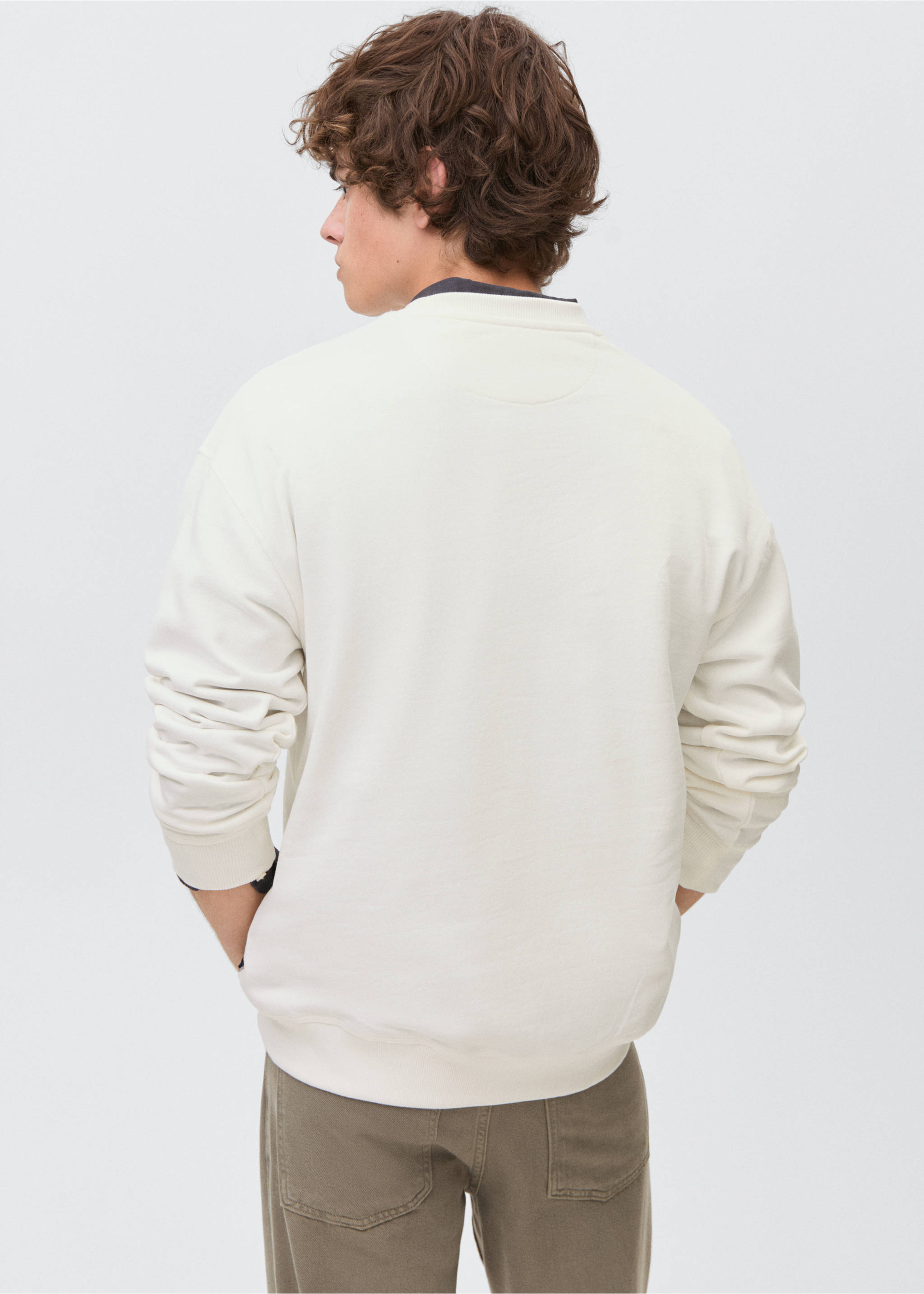 Pamuklu basic kazak - Ürünün arkası, Kırık Beyaz. Ref: 17031238-00.