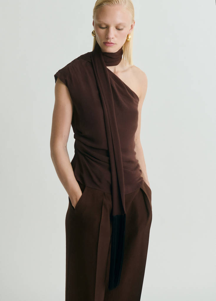 Pleat detail trousers — Chocolate