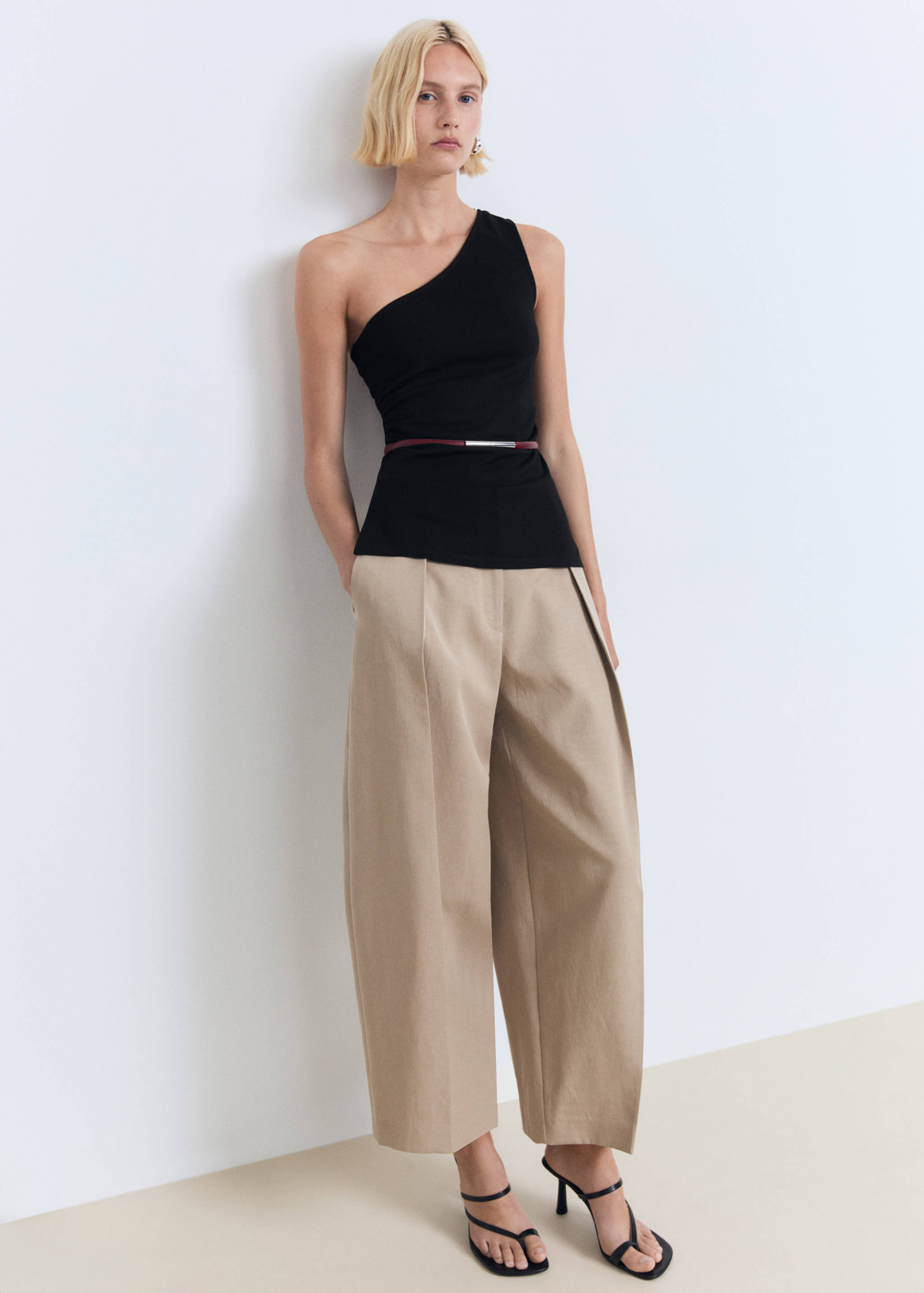 Asymmetrical draped top - General plane