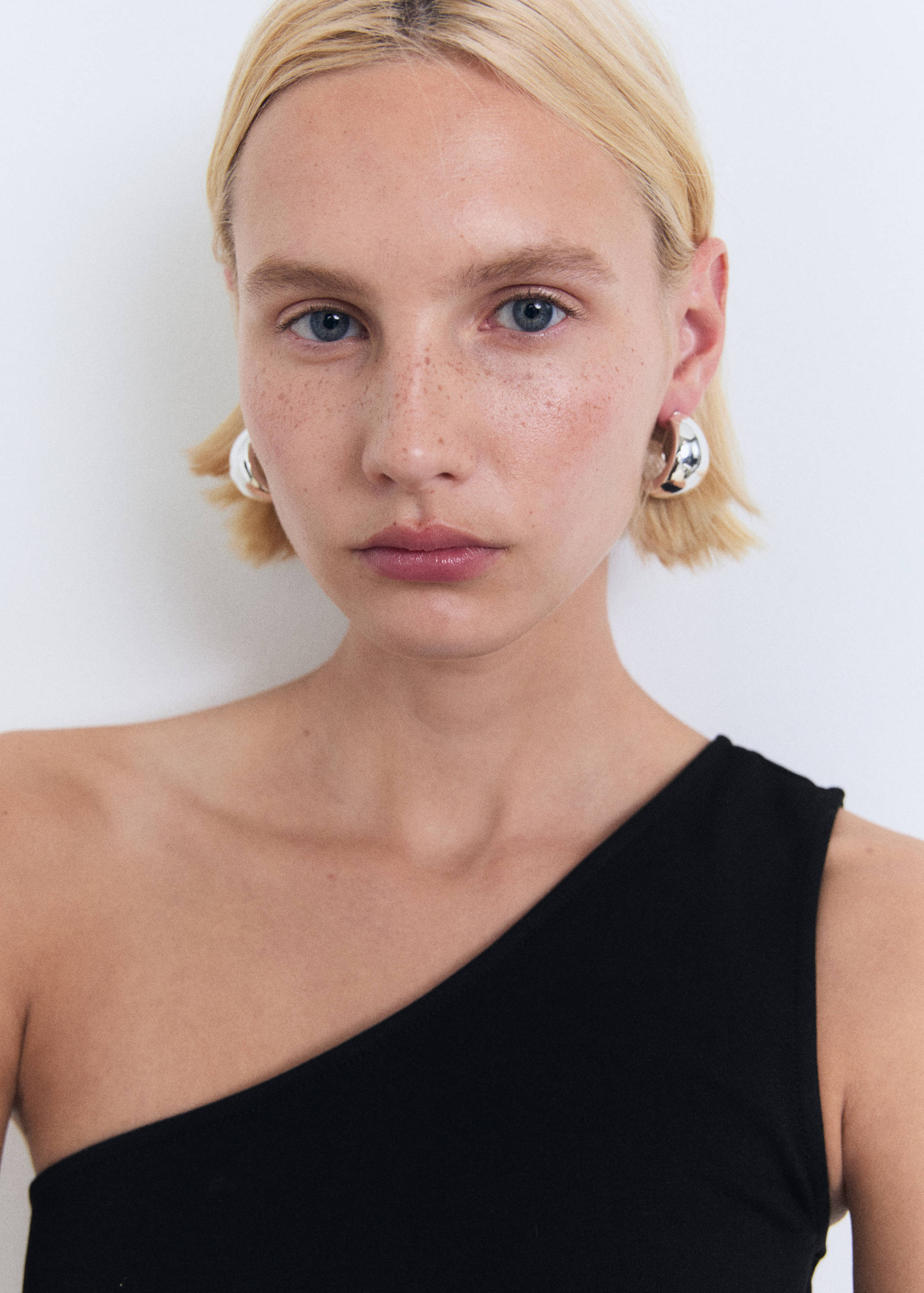 Asymmetrical draped top - Details of the article 1