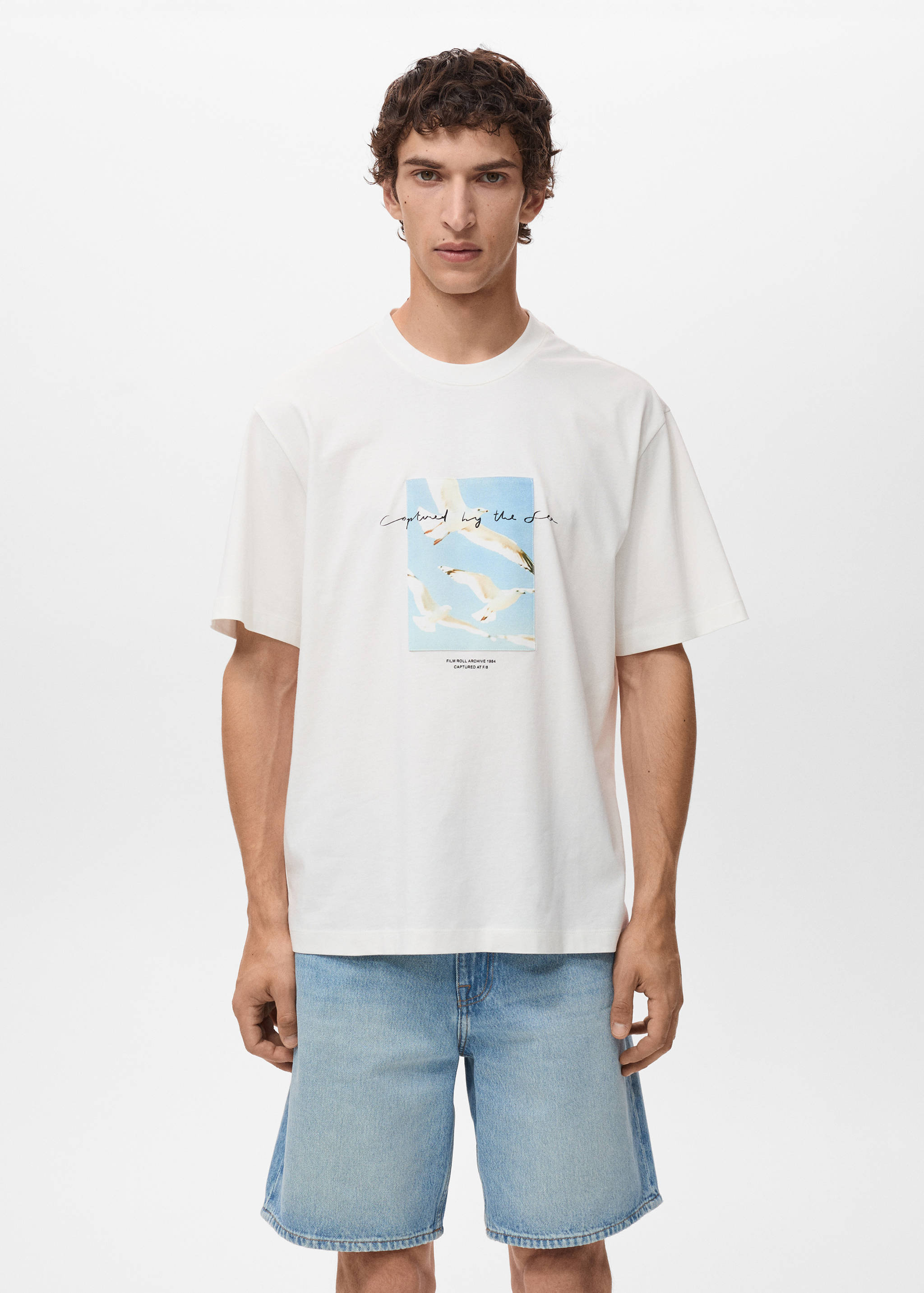 T-shirt with printed patch - Medium plane