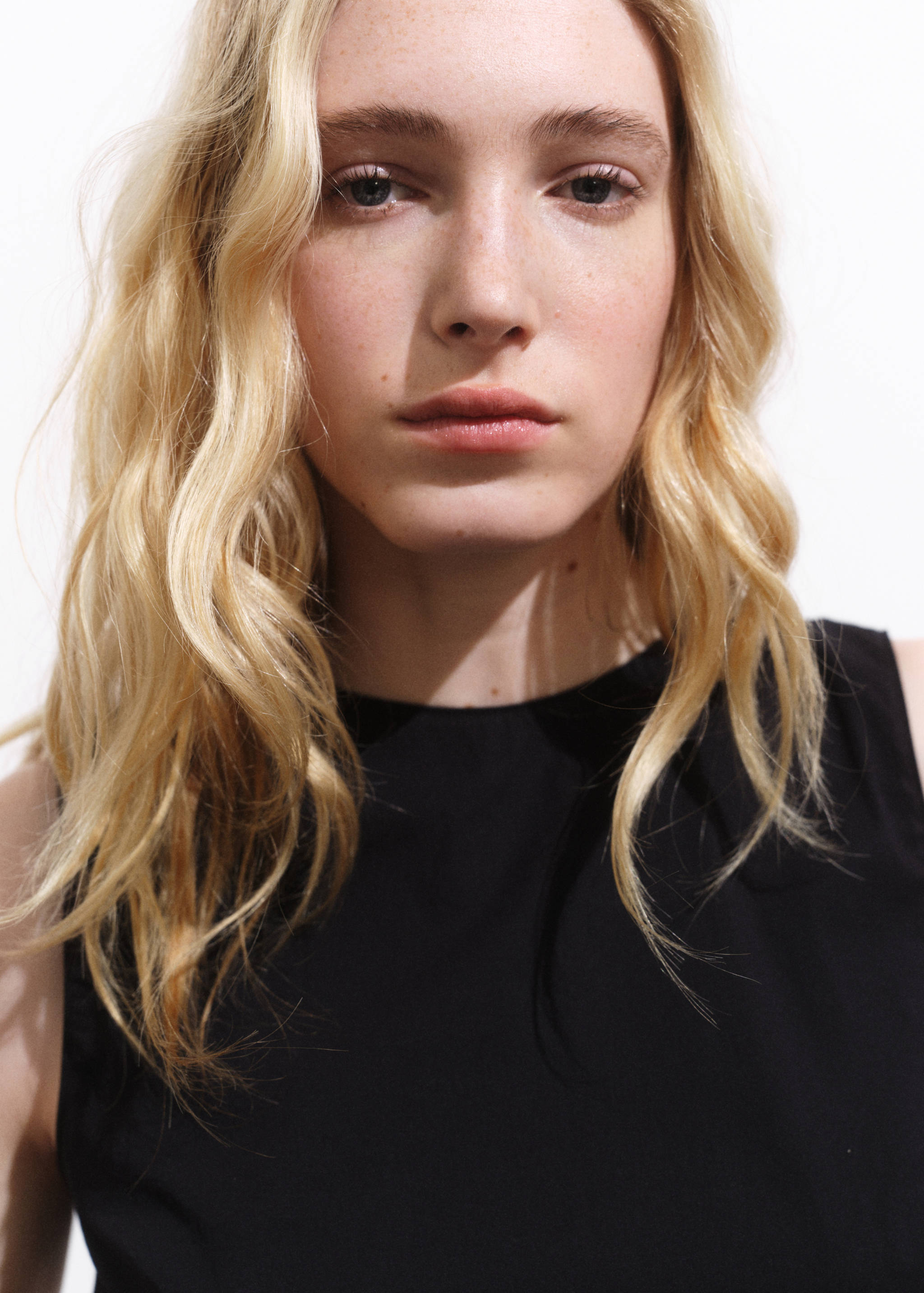 Crop top with bow on the back - Details of the article 1