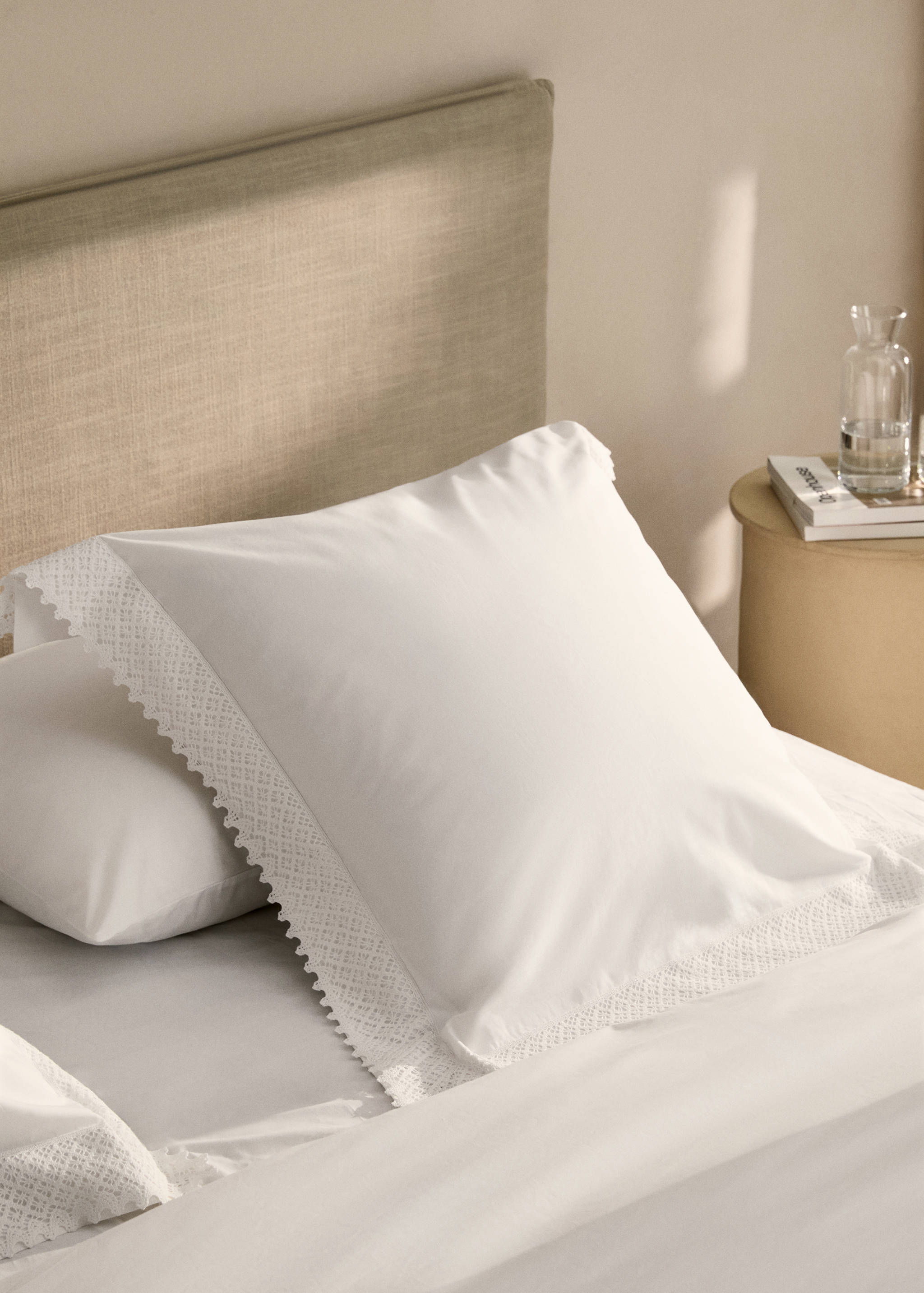 Duvet cover with lace detail for 180/200 cm bed - Details of the article 8