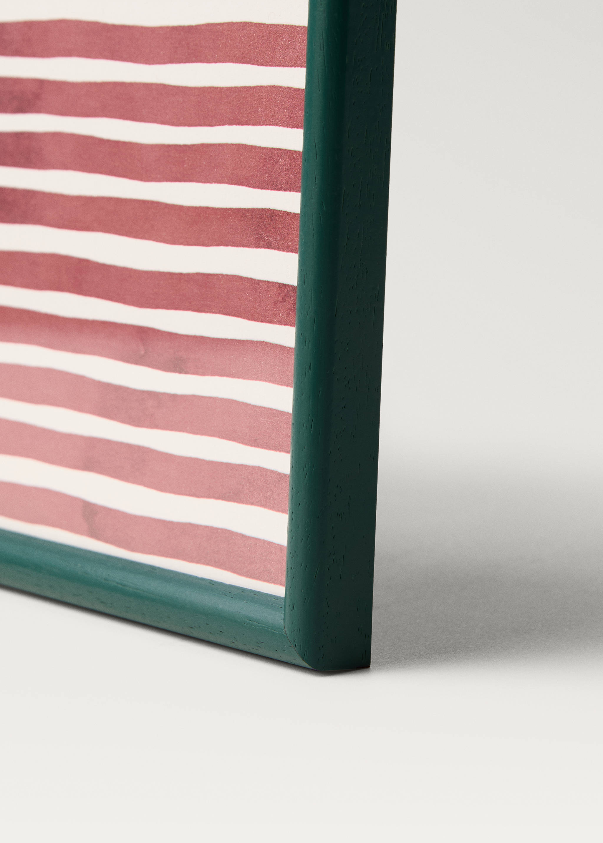 Wooden frame with large lines - Details of the article 2