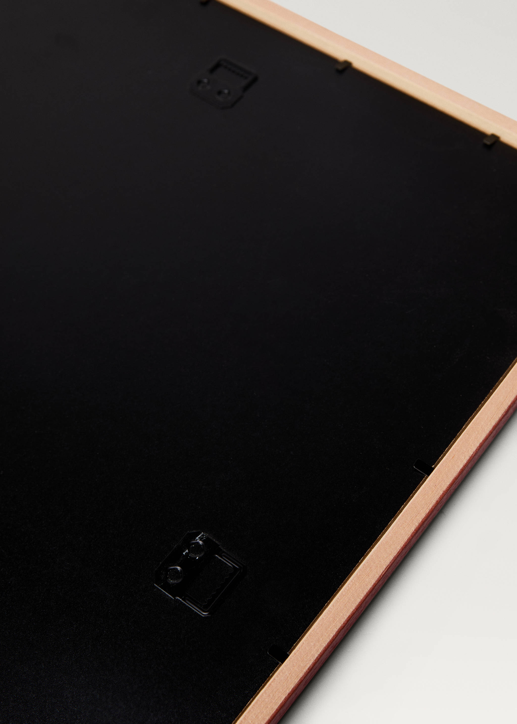 Wooden frame with large lines - Details of the article 2