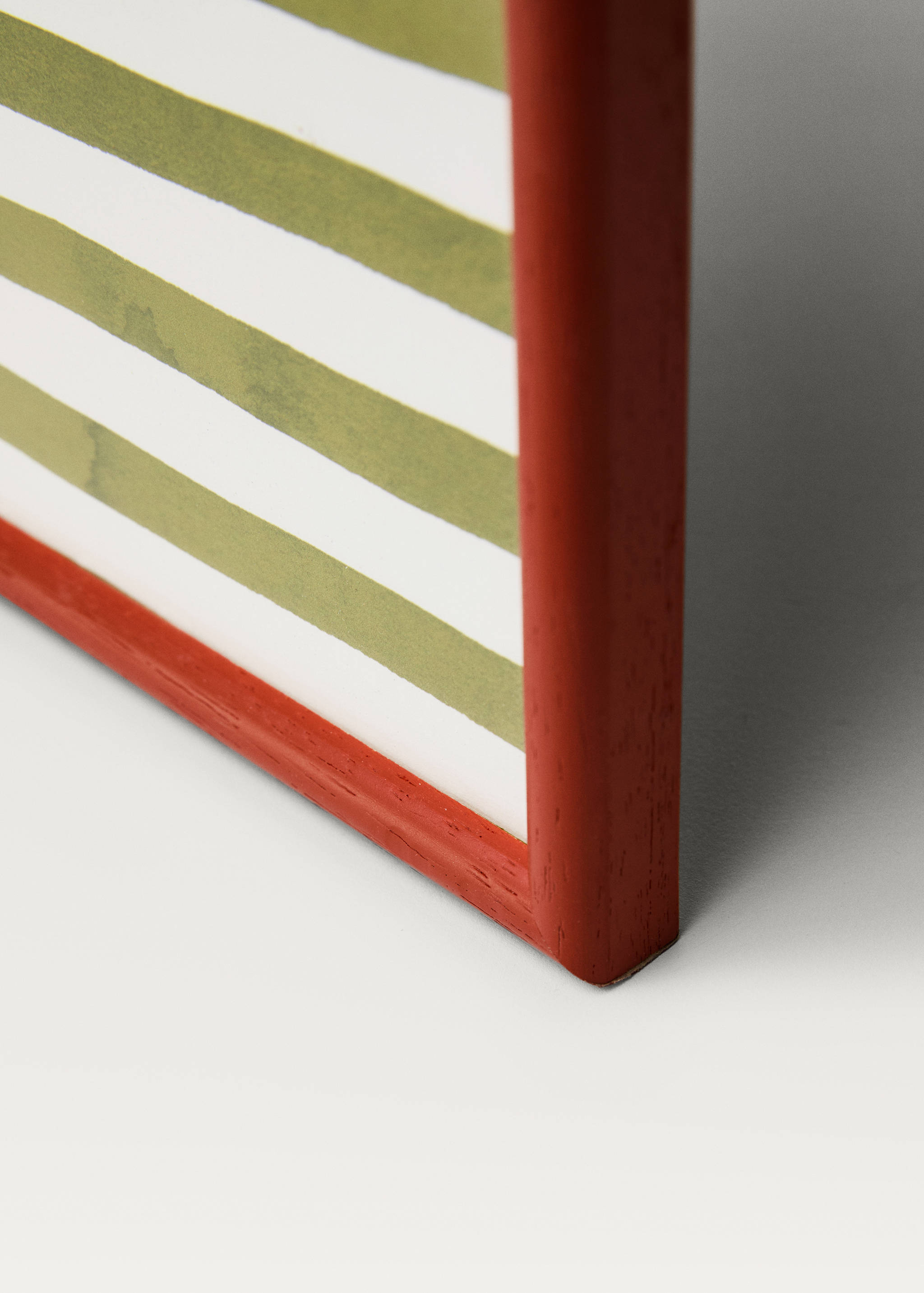 Wooden frame with large lines - Details of the article 3