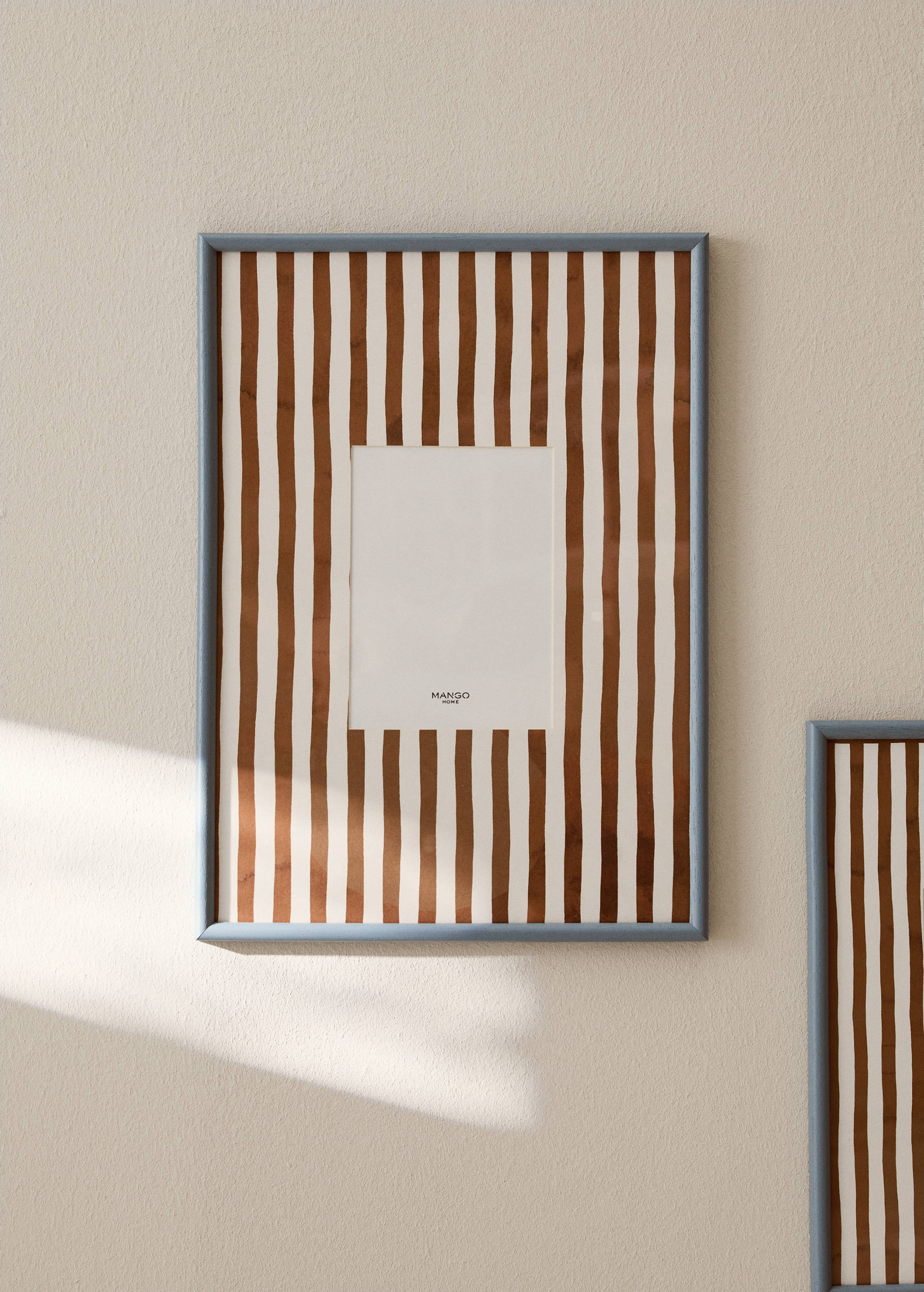 Wooden frame with large lines - General plane