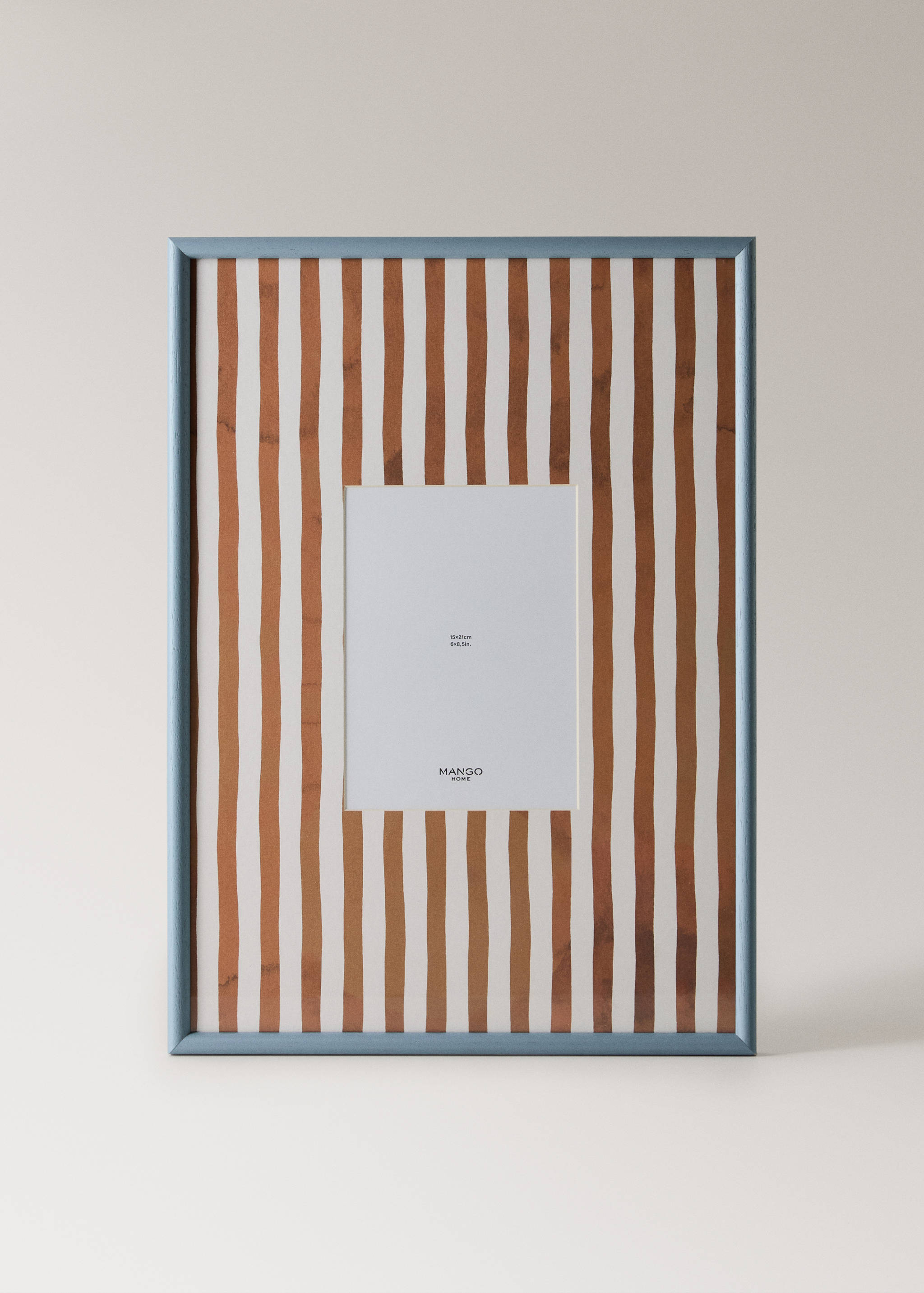 Wooden frame with large lines - Article without model