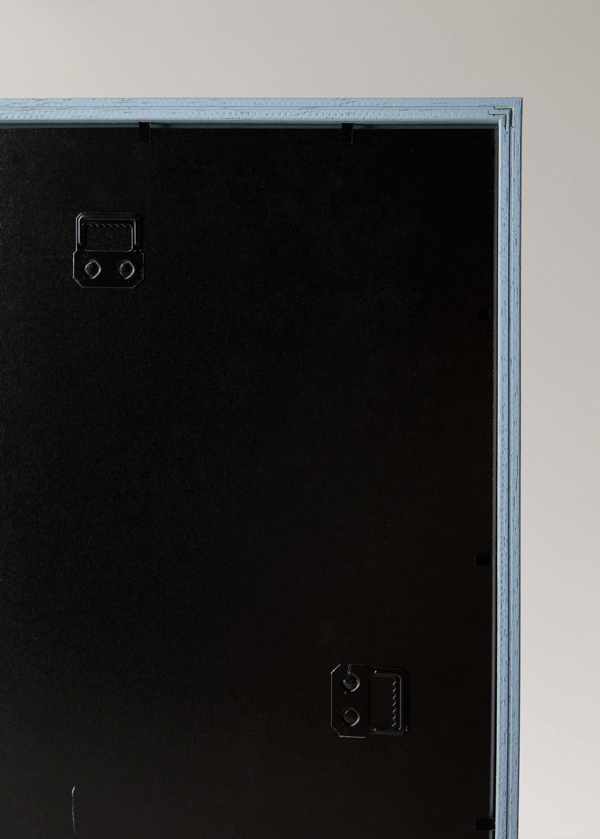 Wooden frame with large lines - Details of the article 2