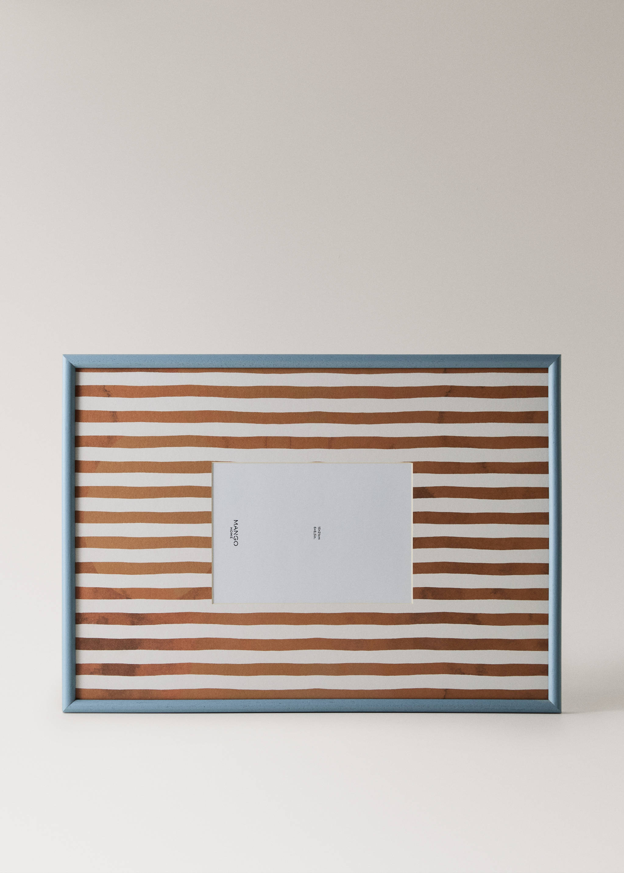 Wooden frame with large lines - Details of the article 3