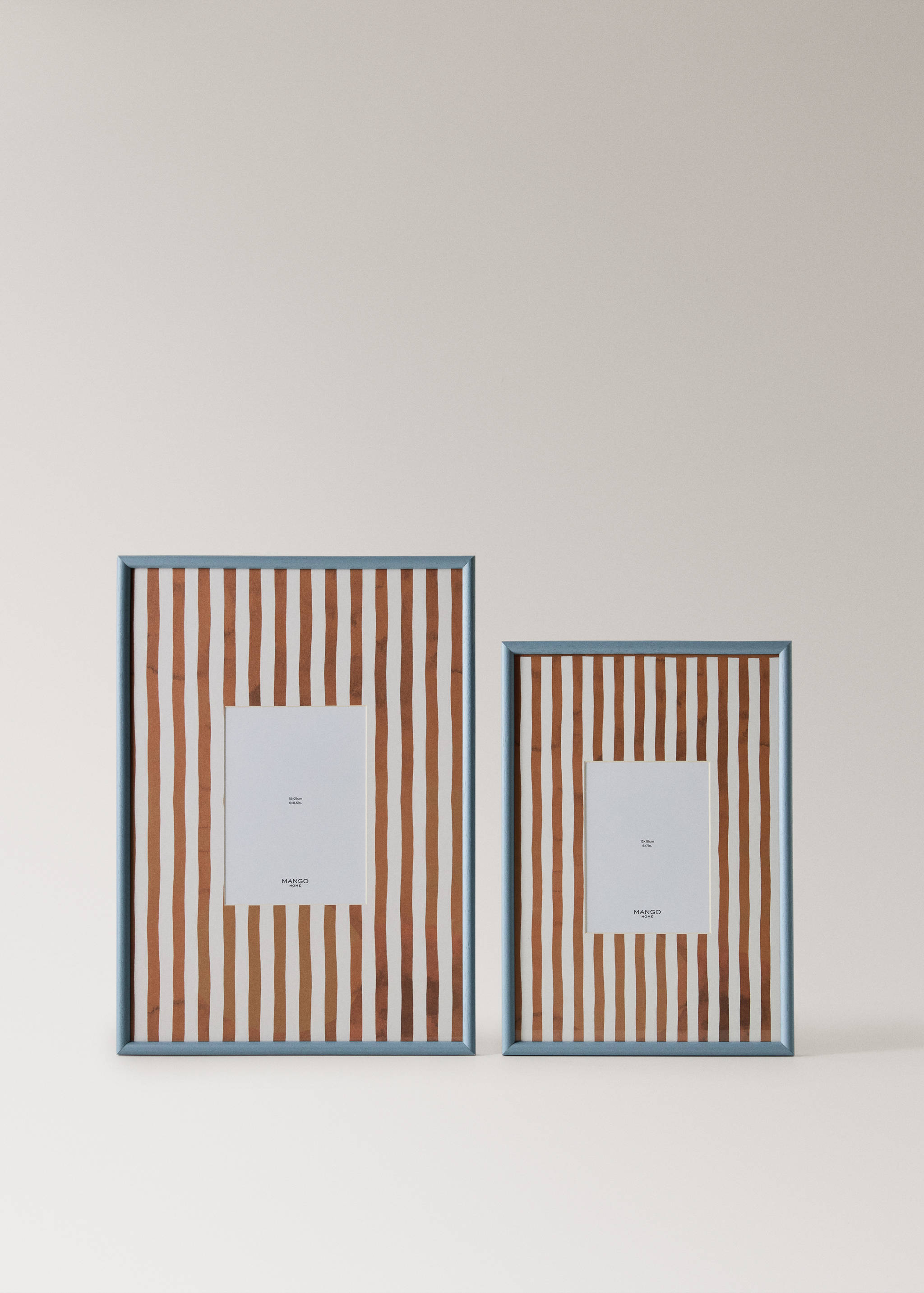 Wooden frame with large lines - Details of the article 4