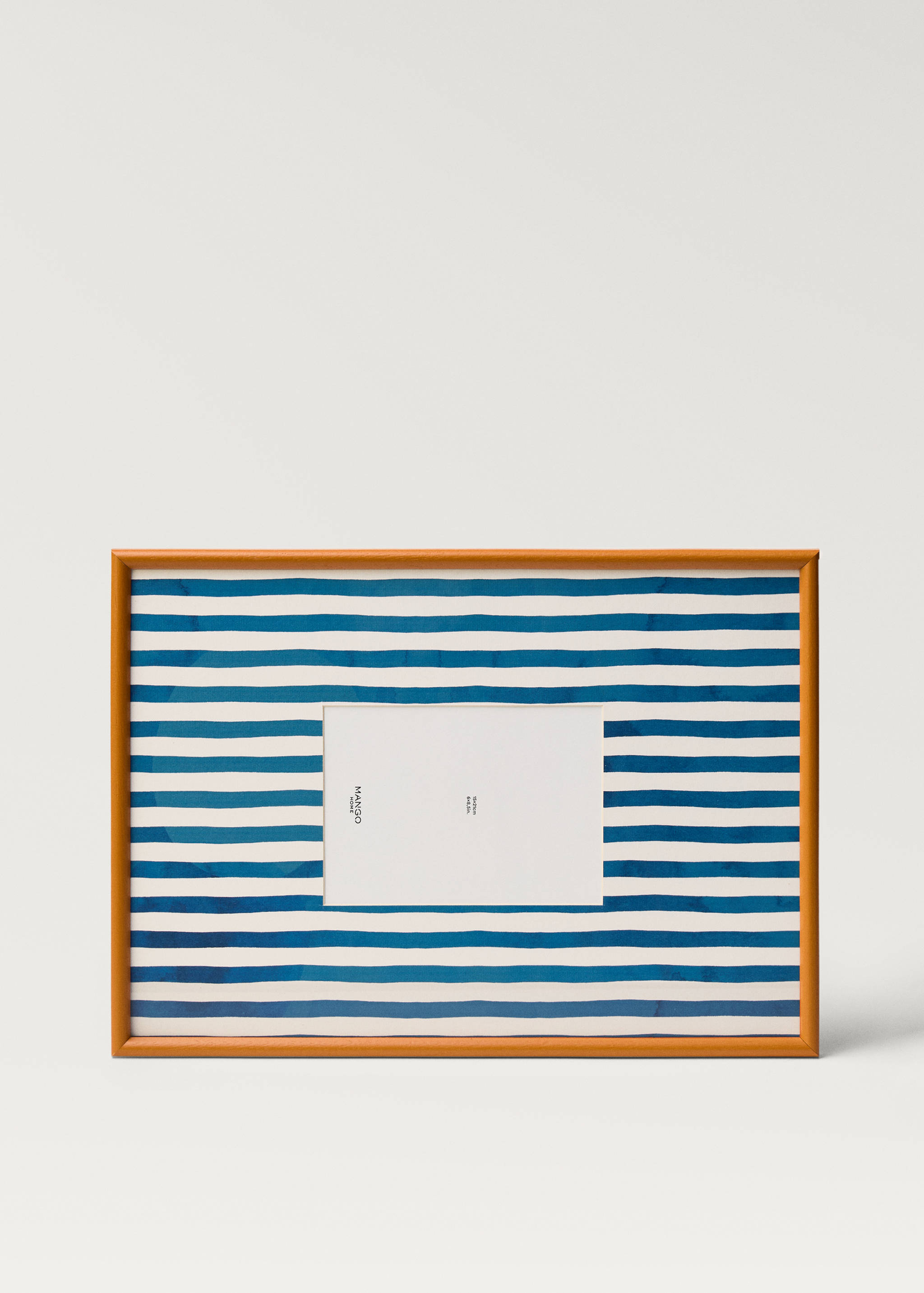 Wooden frame with large lines - Details of the article 1