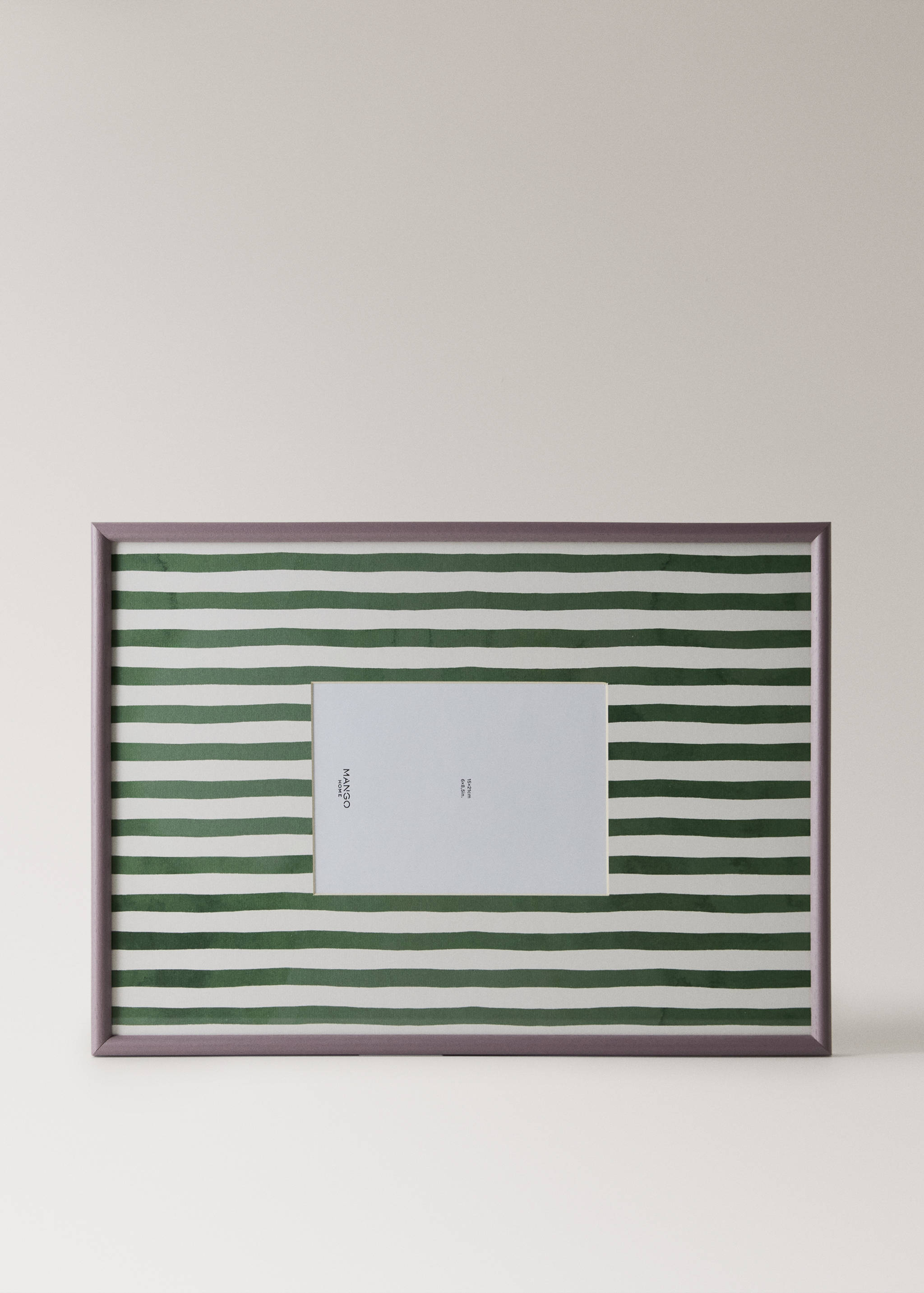 Wooden frame with large lines - Details of the article 3