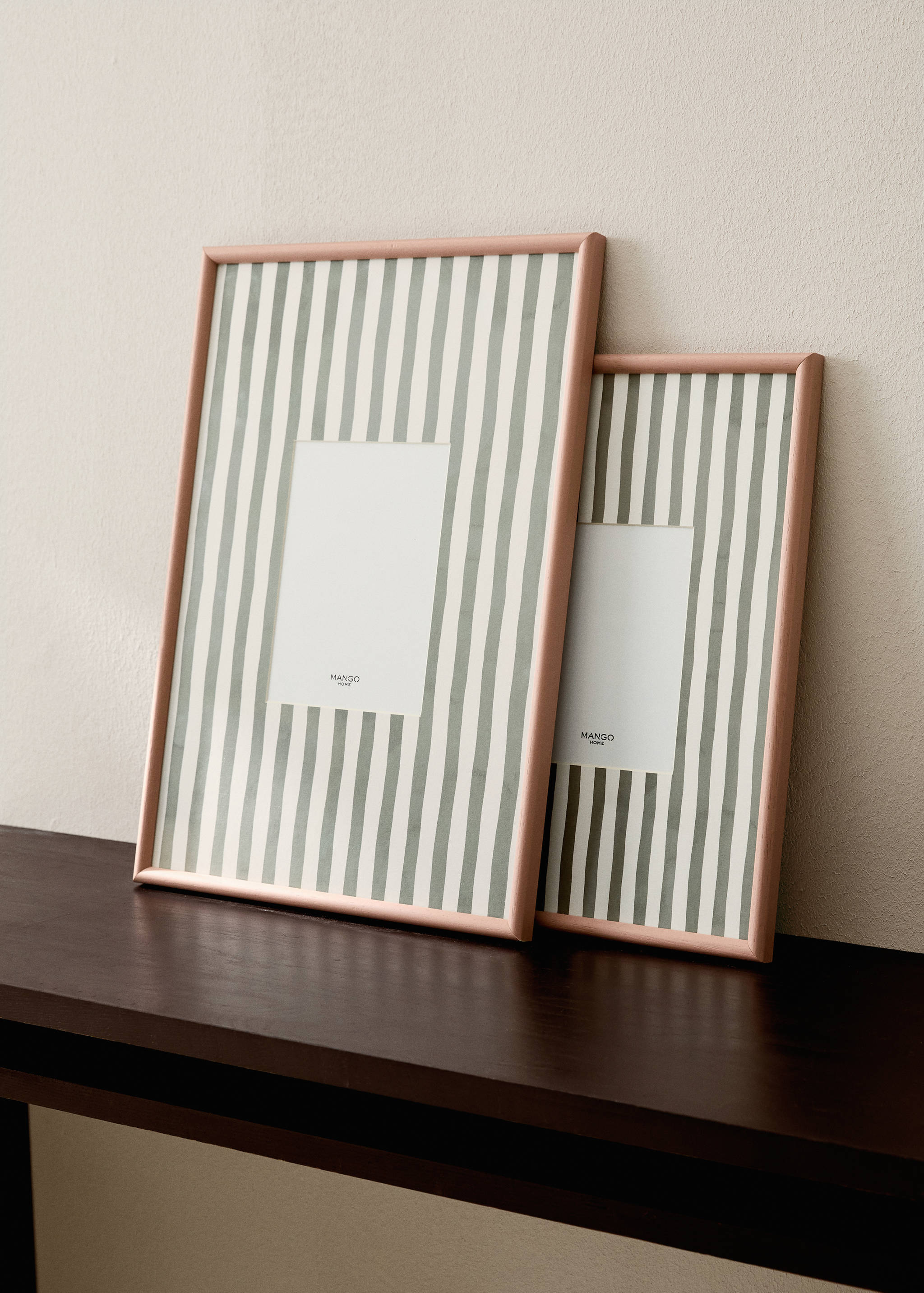 Wooden frame with large lines - General plane