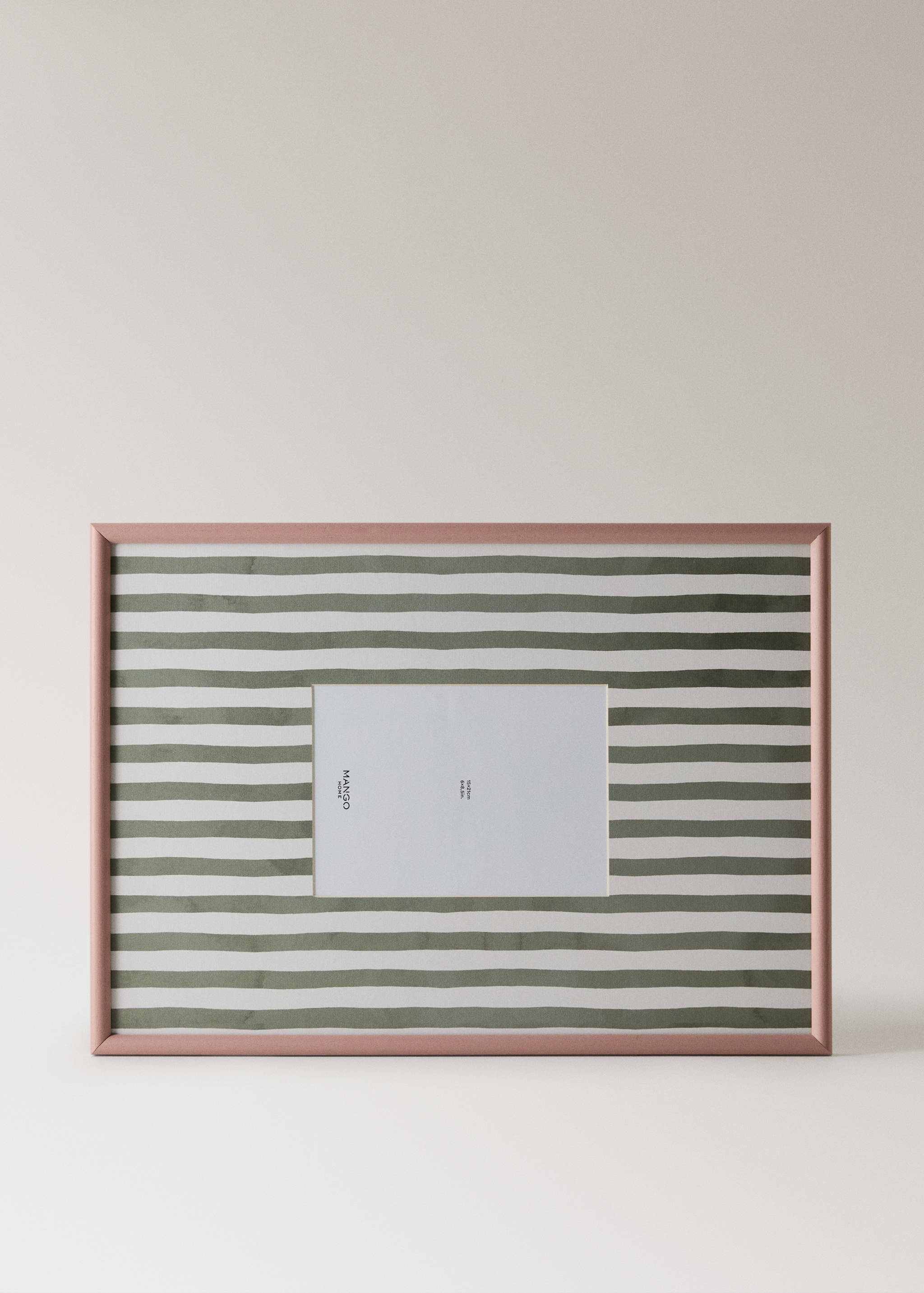 Wooden frame with large lines - Details of the article 3