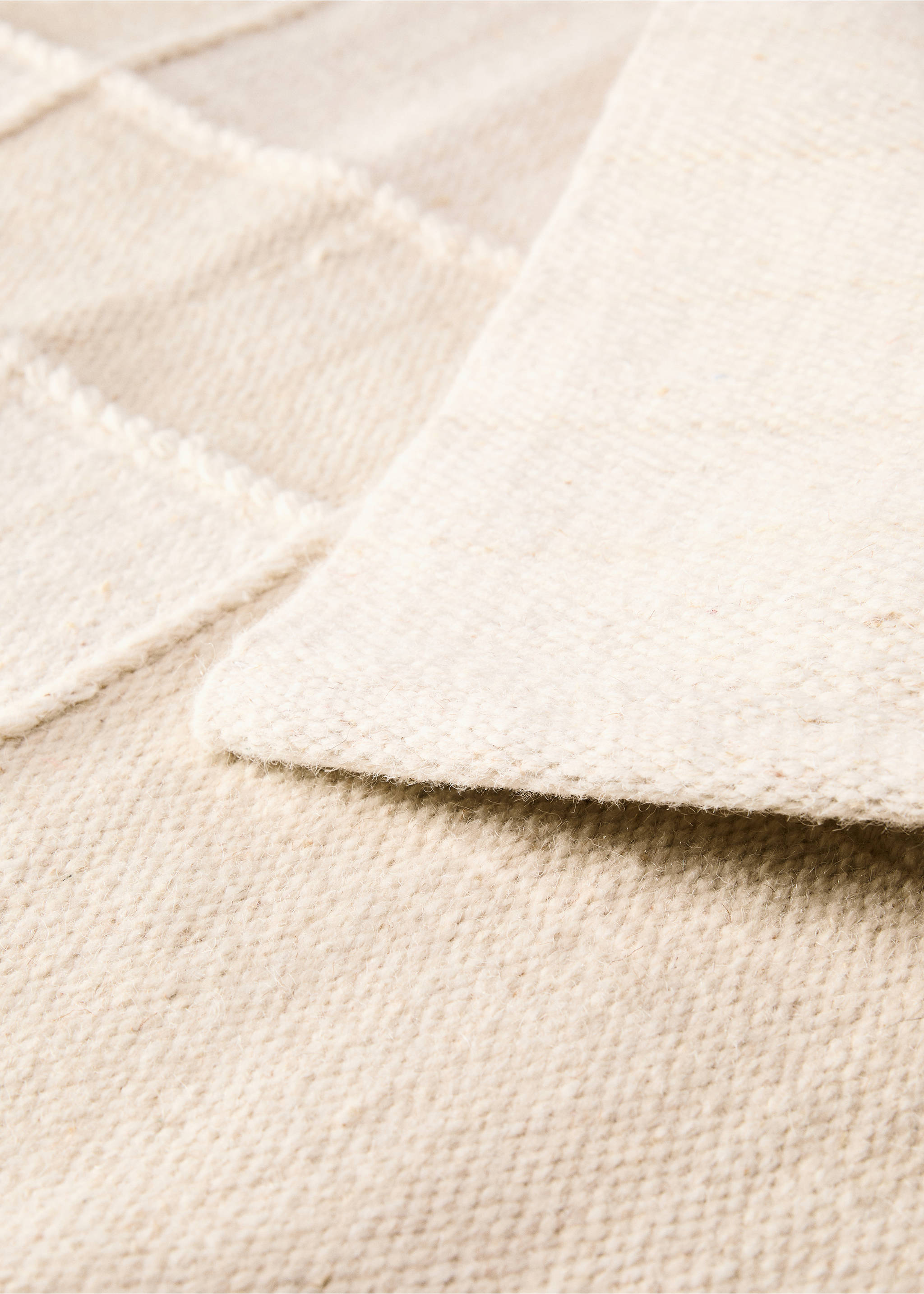 Medium wool patchwork-effect carpet - Details of the article 1, Vanilla. Ref: 17031292-00.