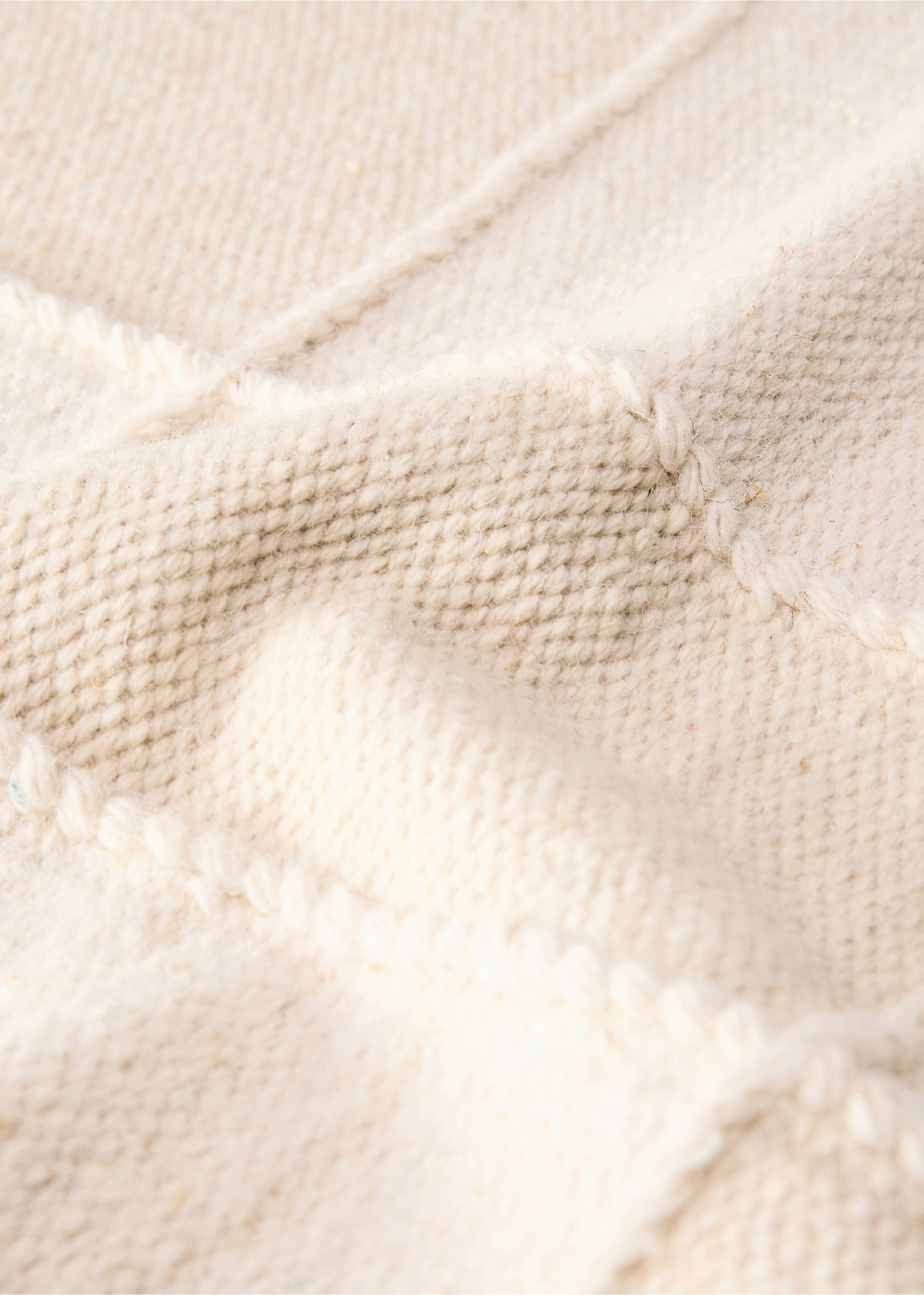 Medium wool patchwork-effect carpet - Details of the article 2, Vanilla. Ref: 17031292-00.