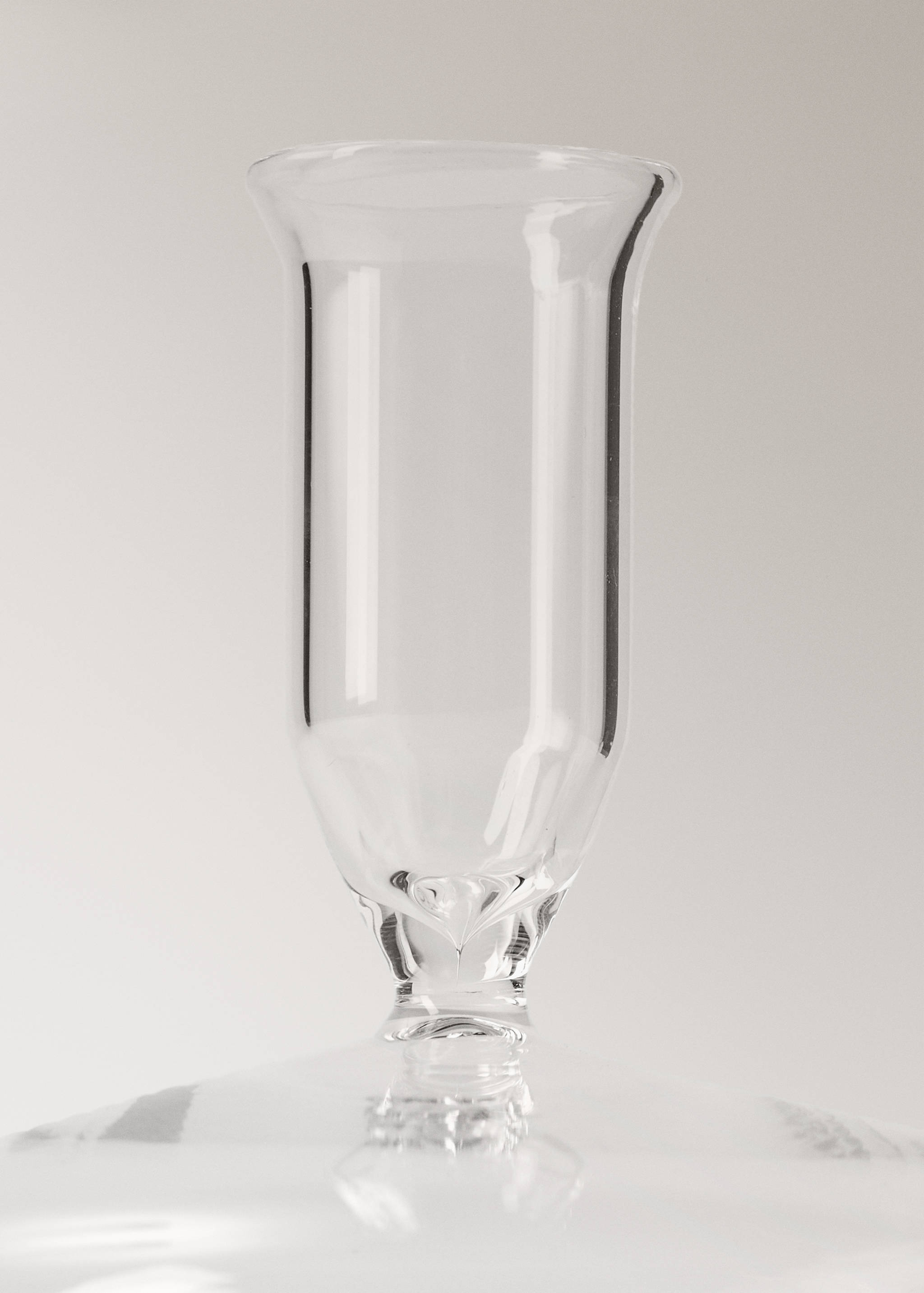 Low borosilicate candelabra with wave pattern - Details of the article 1