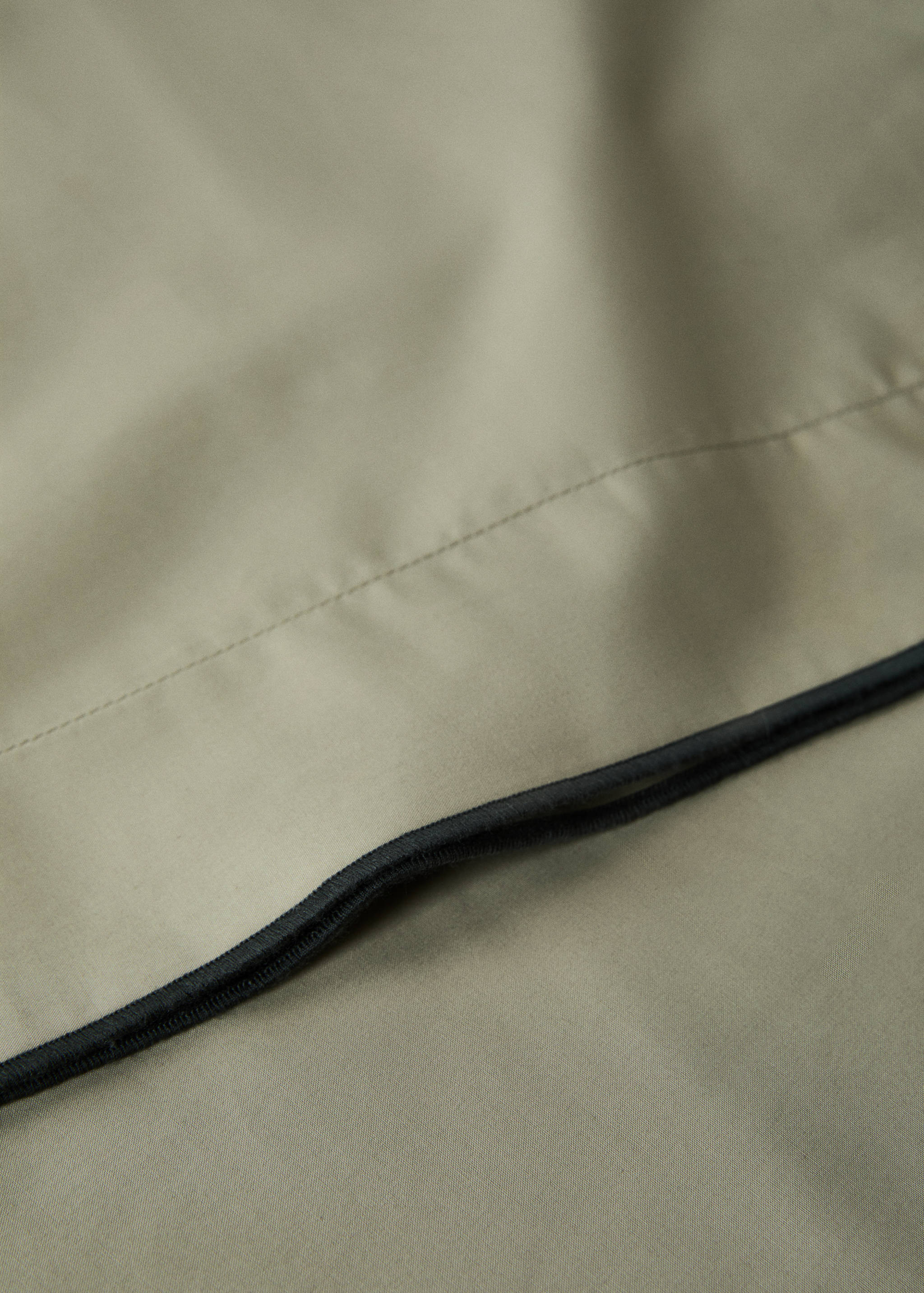 200-thread count percale cotton top sheet with contrasting overlock for 90 cm bed - Details of the article 1