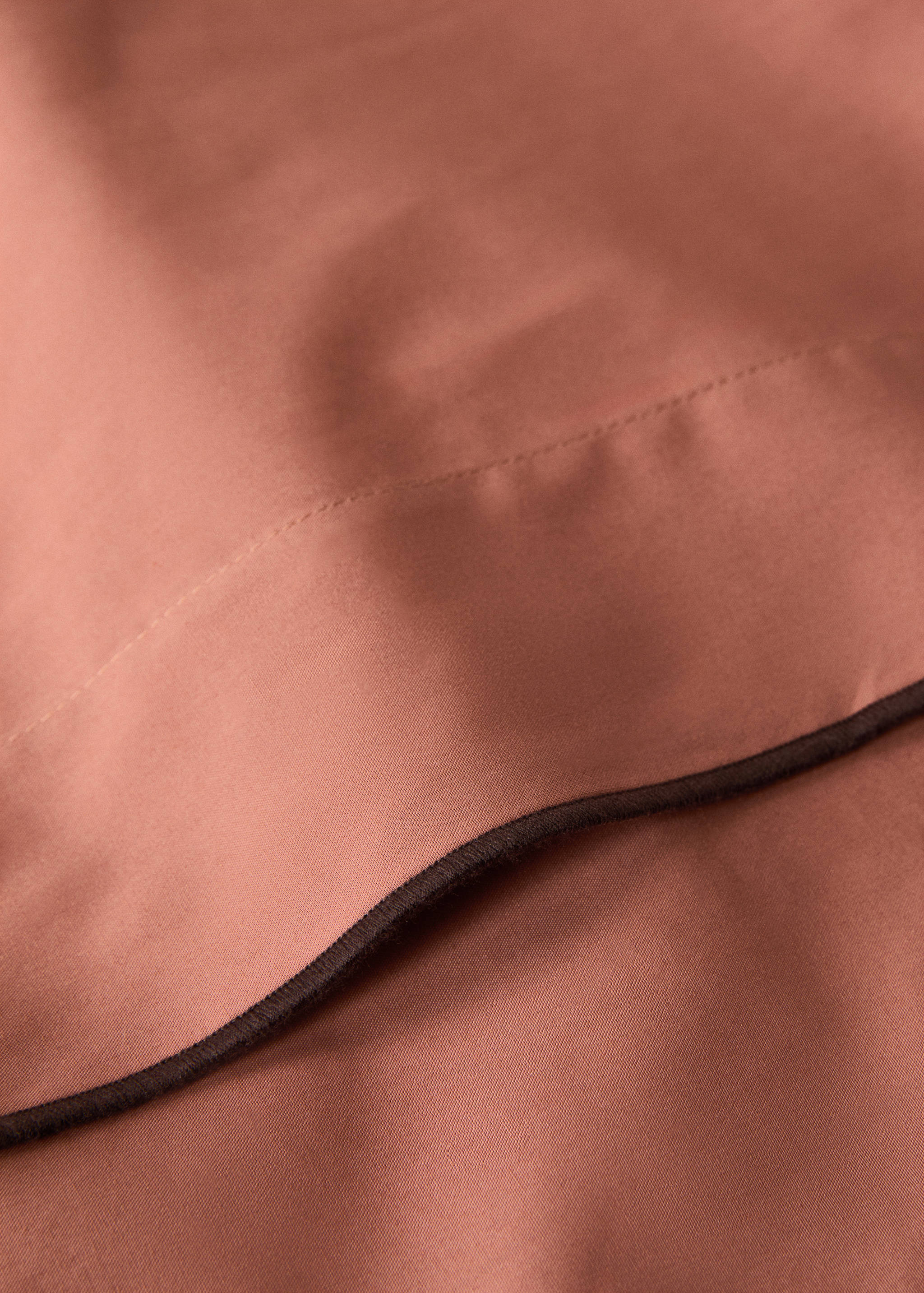 200-thread count percale cotton top sheet with contrasting overlock for 150/160 cm bed - Details of the article 1