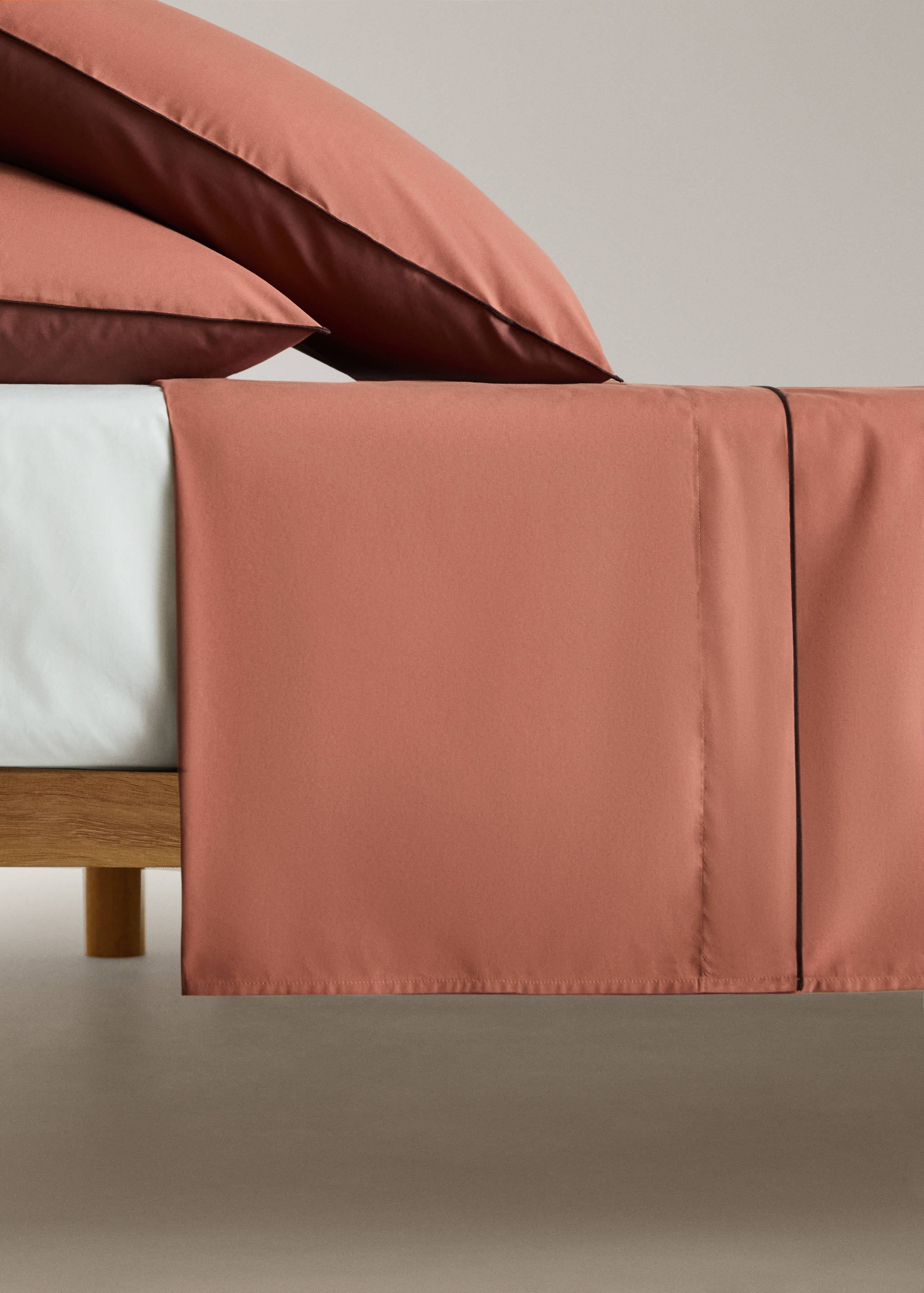200-thread count percale cotton top sheet with contrasting overlock for 180/200 cm bed - Article without model