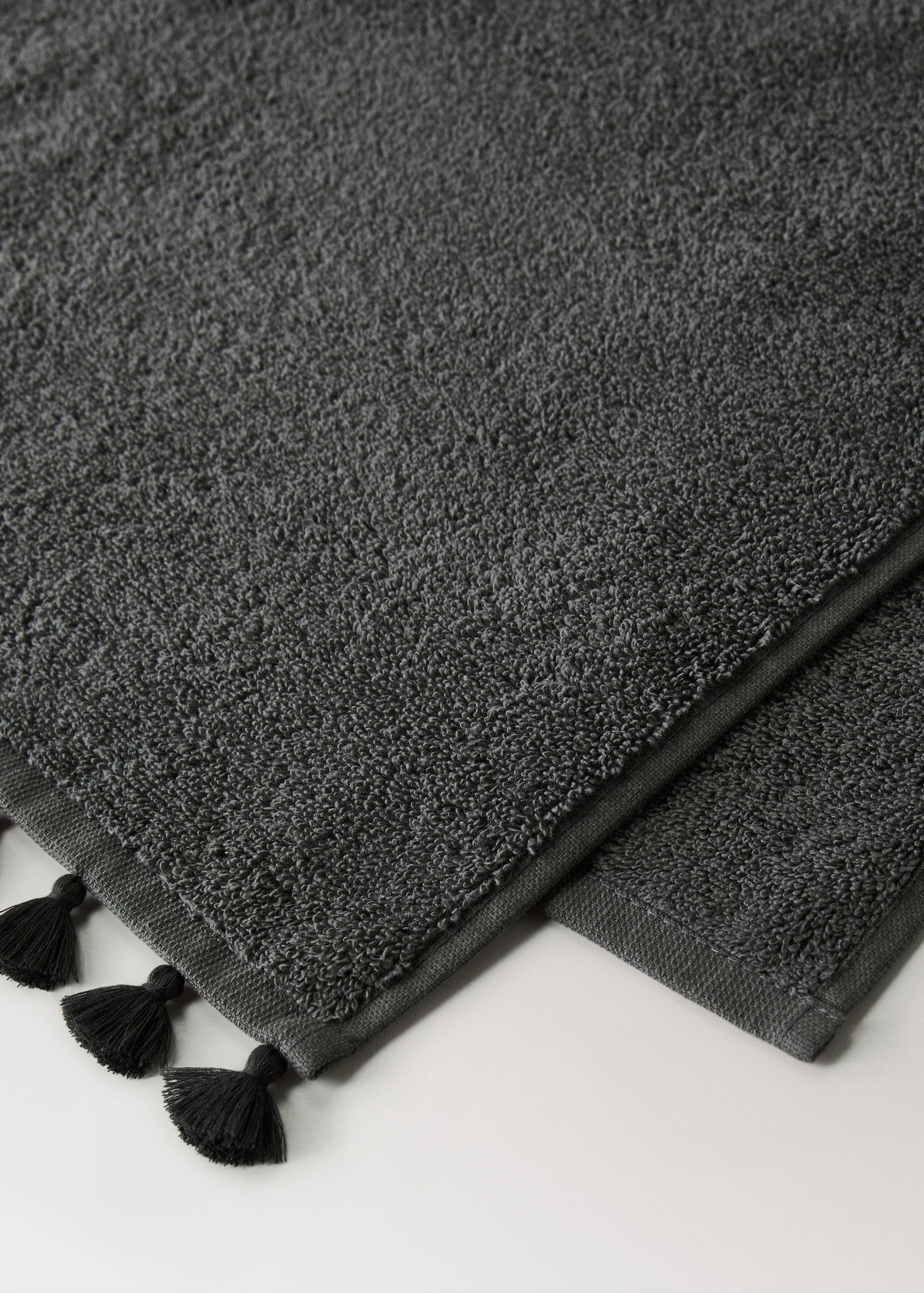 Bath towel with pom-pom - Details of the article 1
