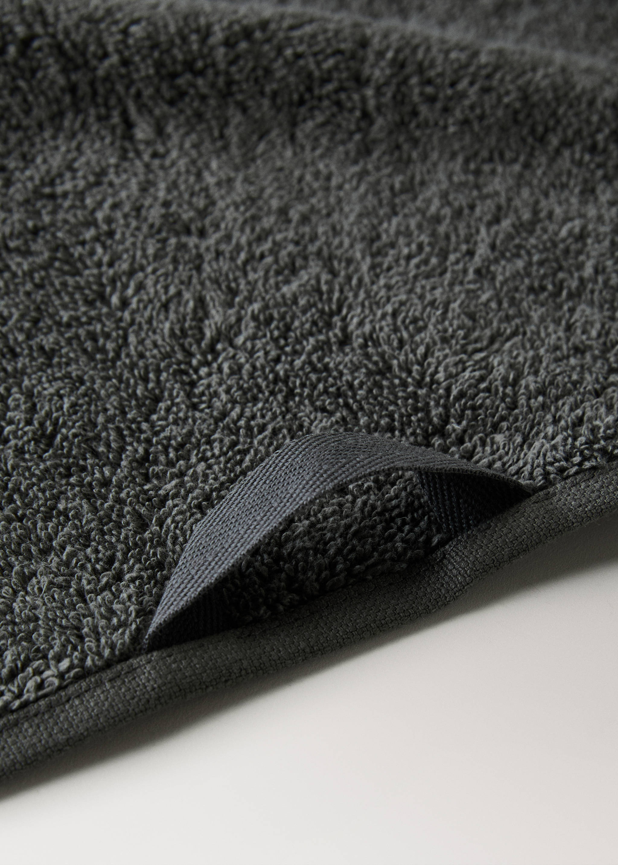 Bath towel with pom-pom - Details of the article 2