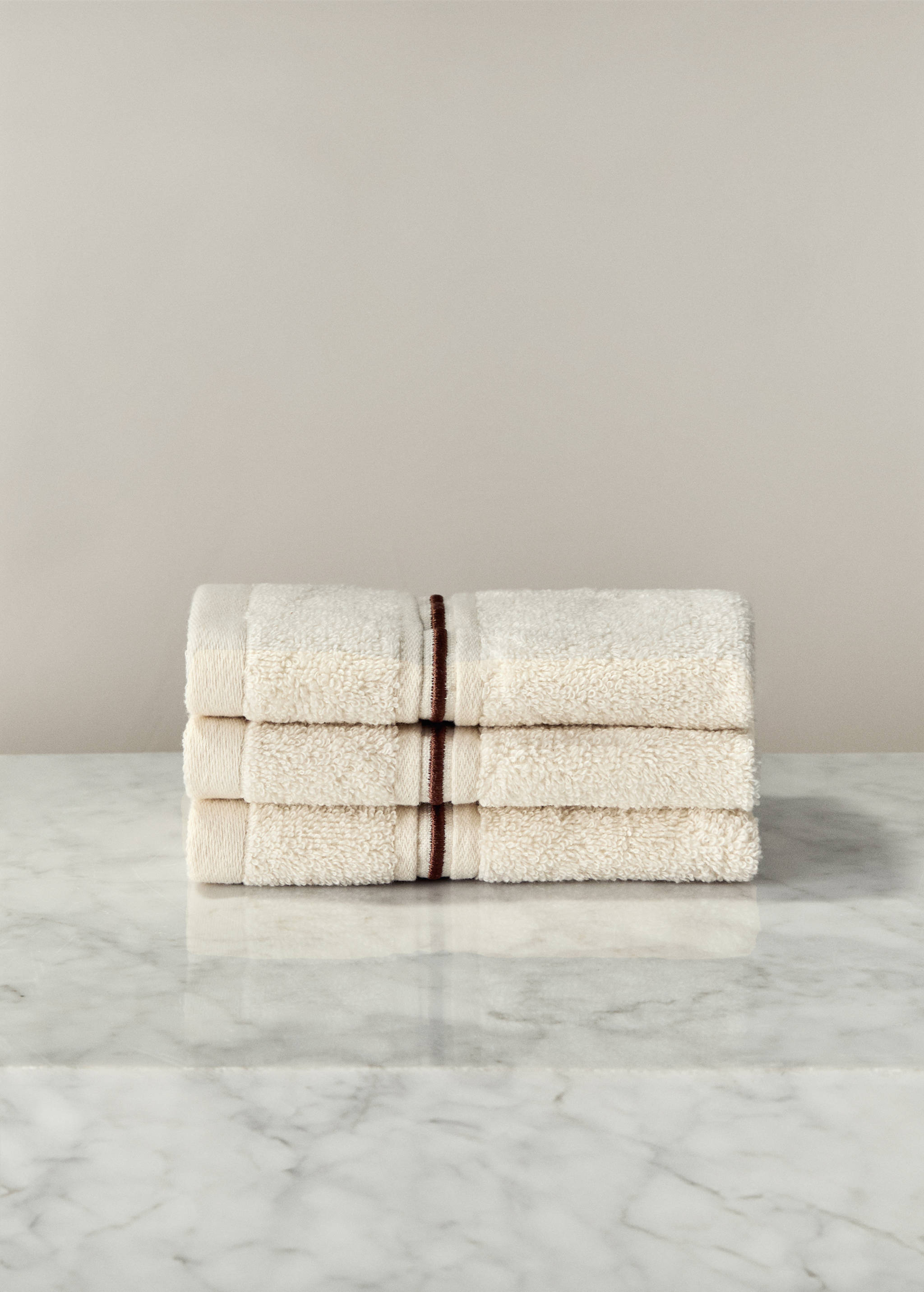 Set de 3 prosoape din bumbac cu feston brodat - Plan general