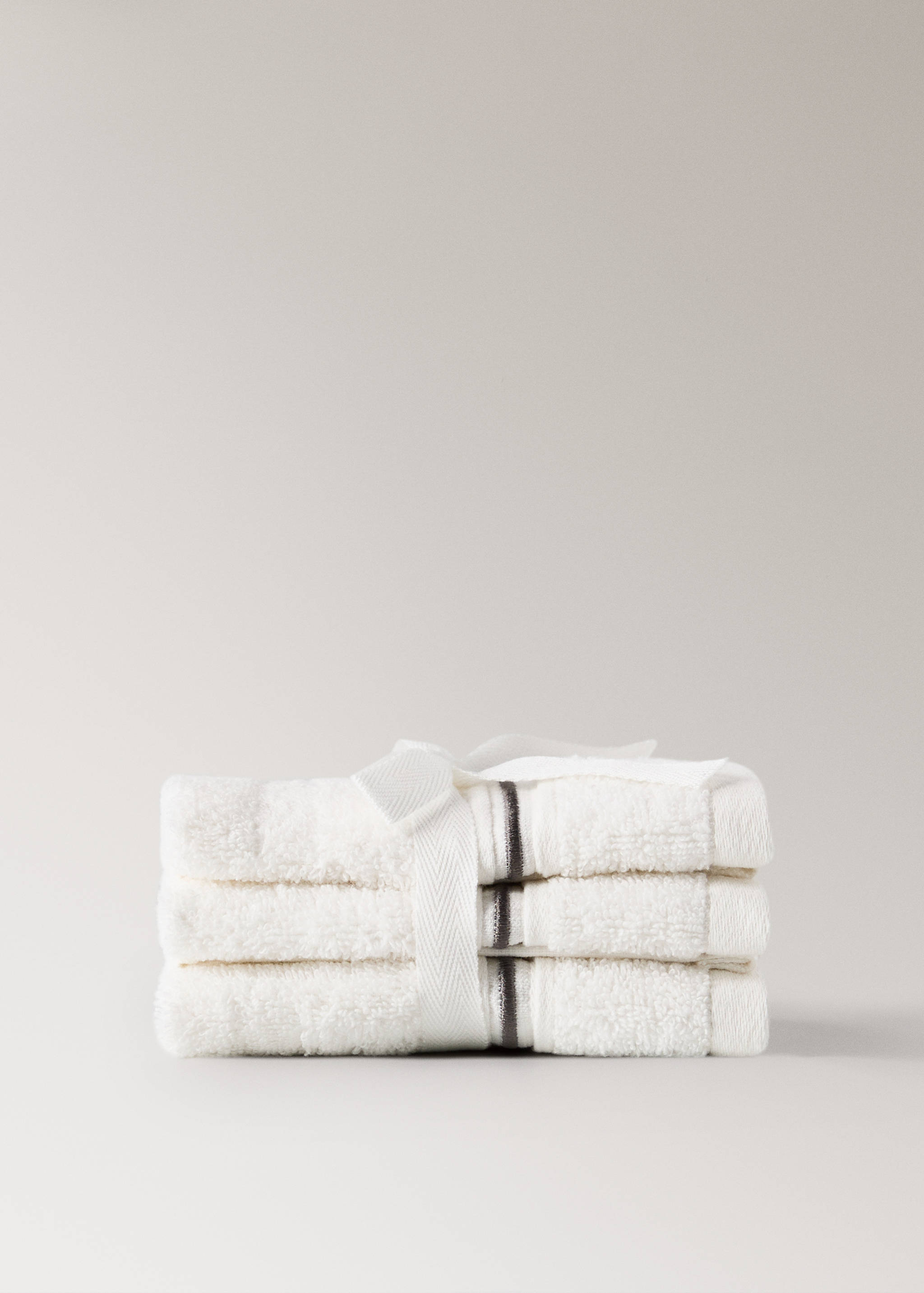 Set de 3 prosoape din bumbac cu feston brodat - Articol fără model