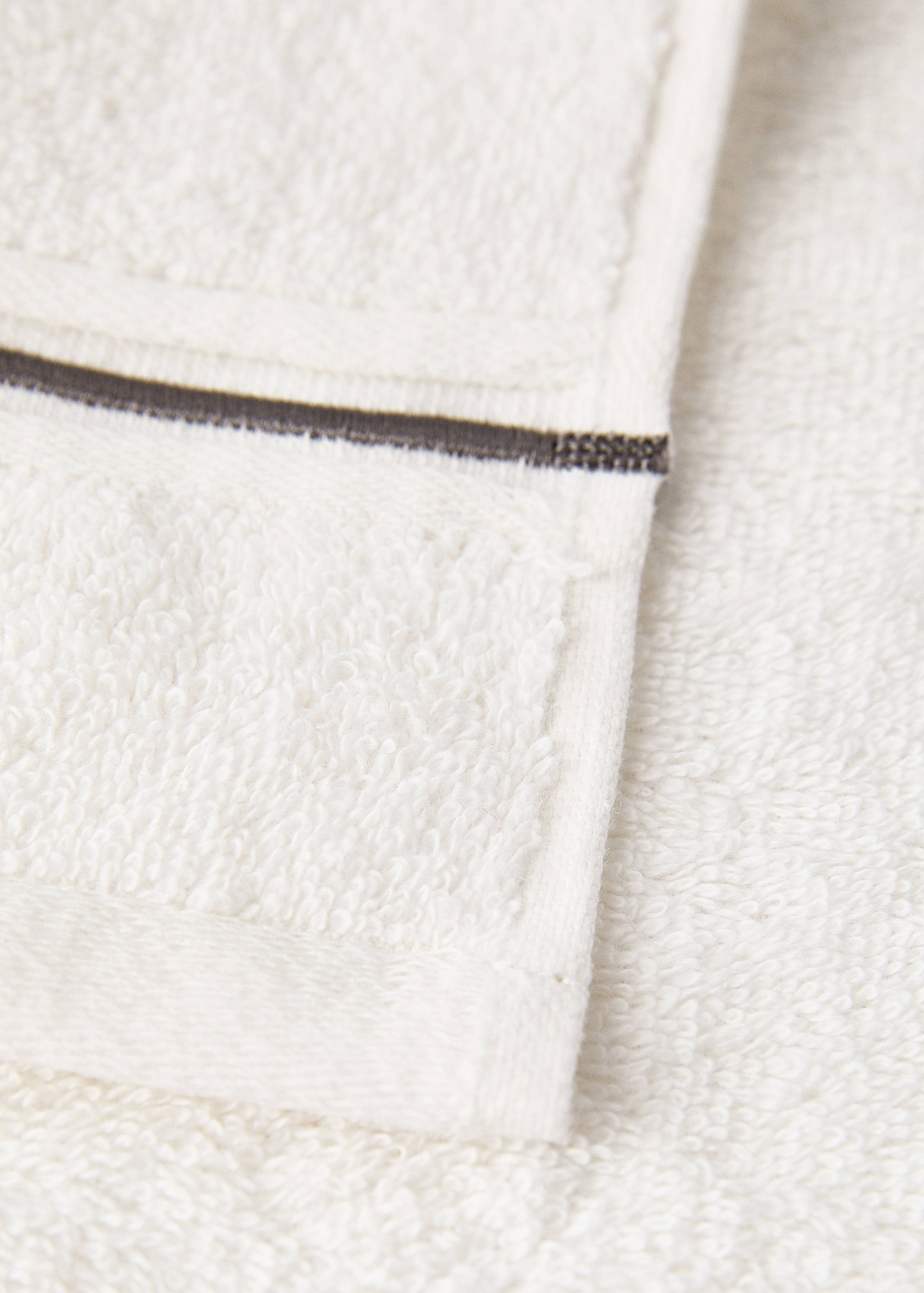 Set de 3 prosoape din bumbac cu feston brodat - Detaliu al articolului 2