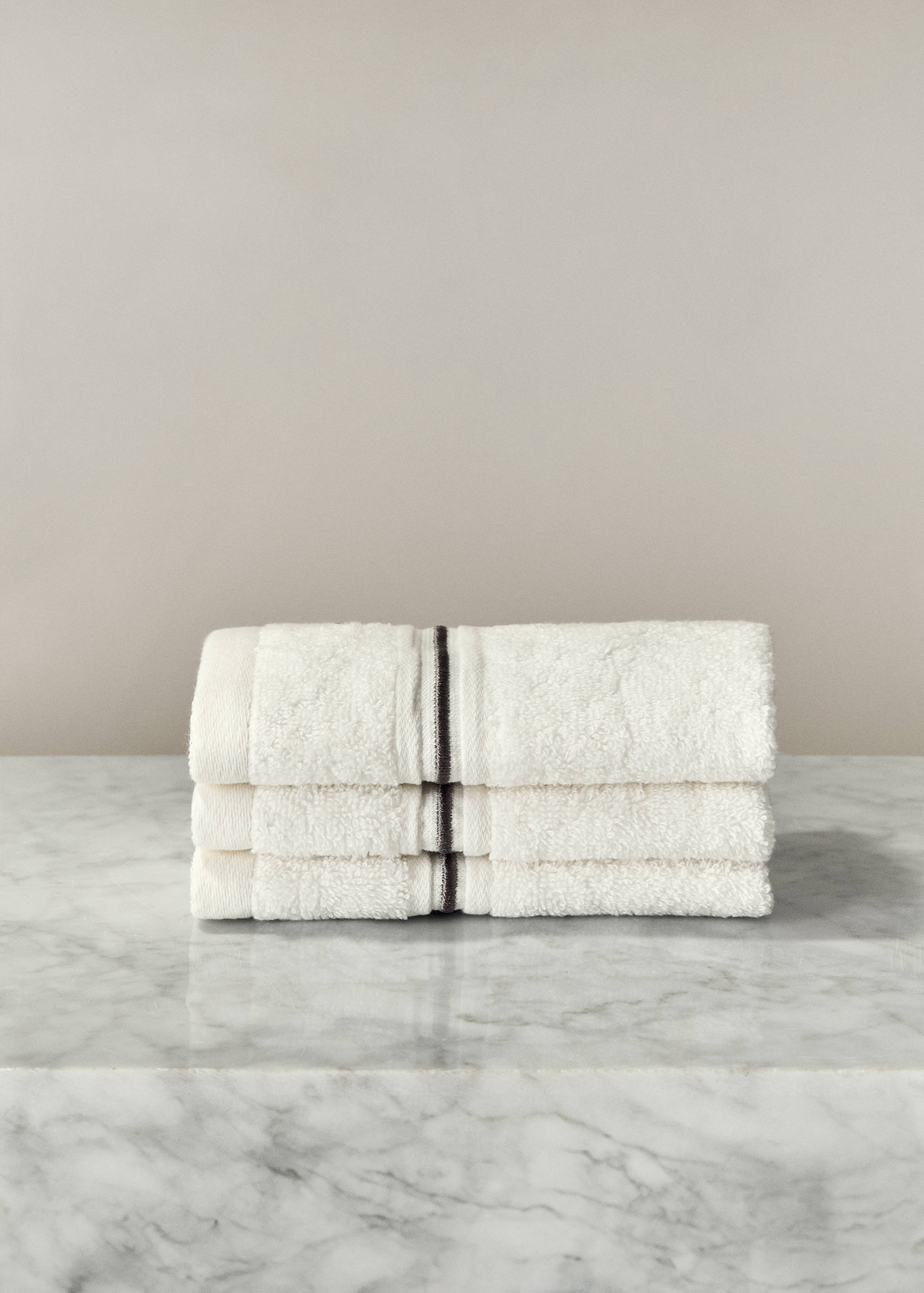 3er-Set aus Baumwollhandtüchern mit besticktem Muschelsaum - Allgemeine Ansicht