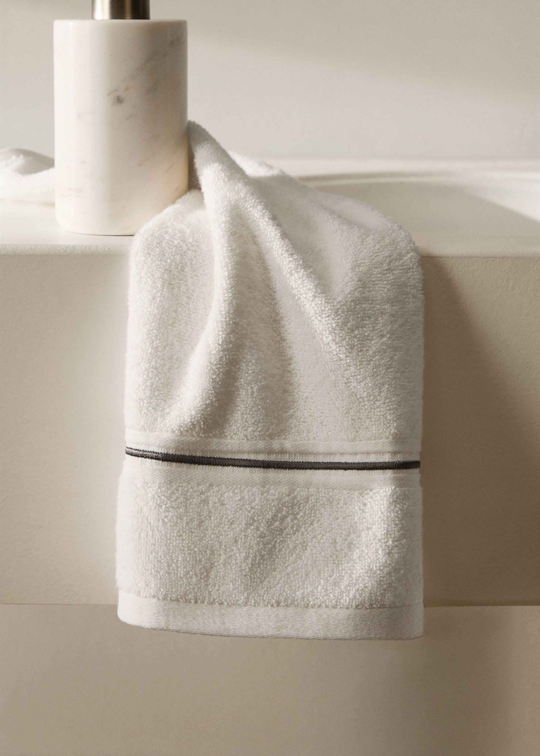 Gästetuch aus Baumwolle mit besticktem Muschelsaum - Allgemeine Ansicht