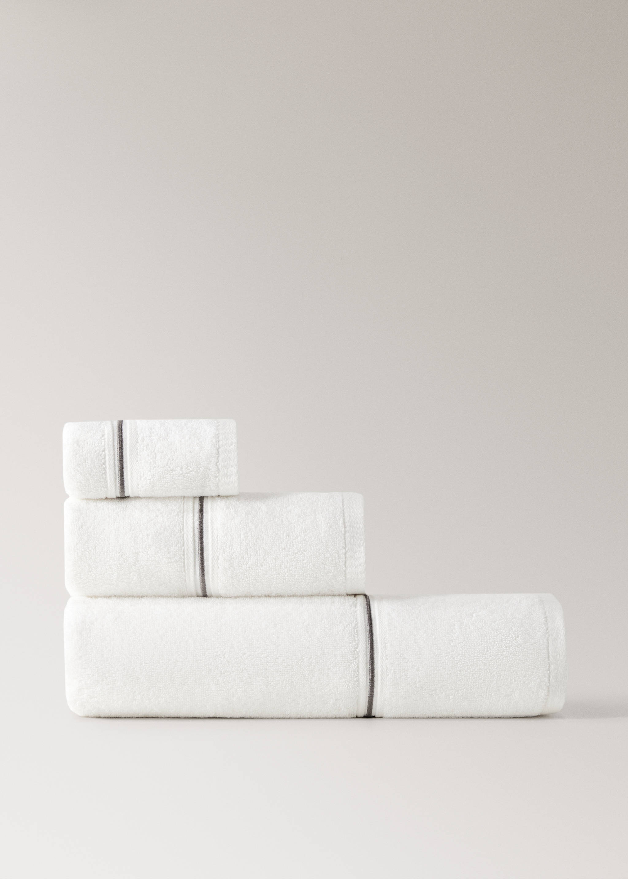 Gästetuch aus Baumwolle mit besticktem Muschelsaum - Artikel ohne Model