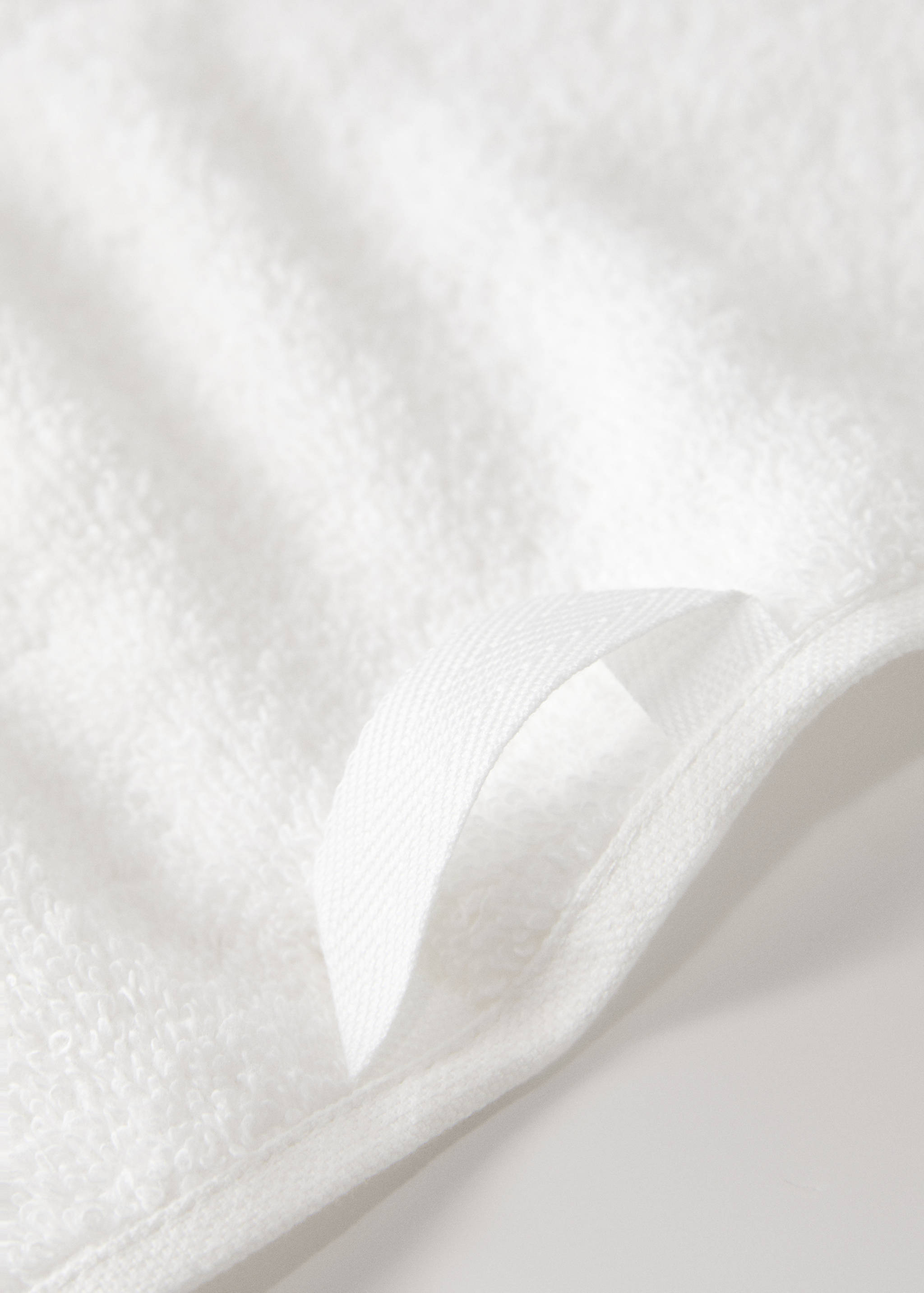 Cotton bath towel with embroidered scalloped edge - Details of the article 2