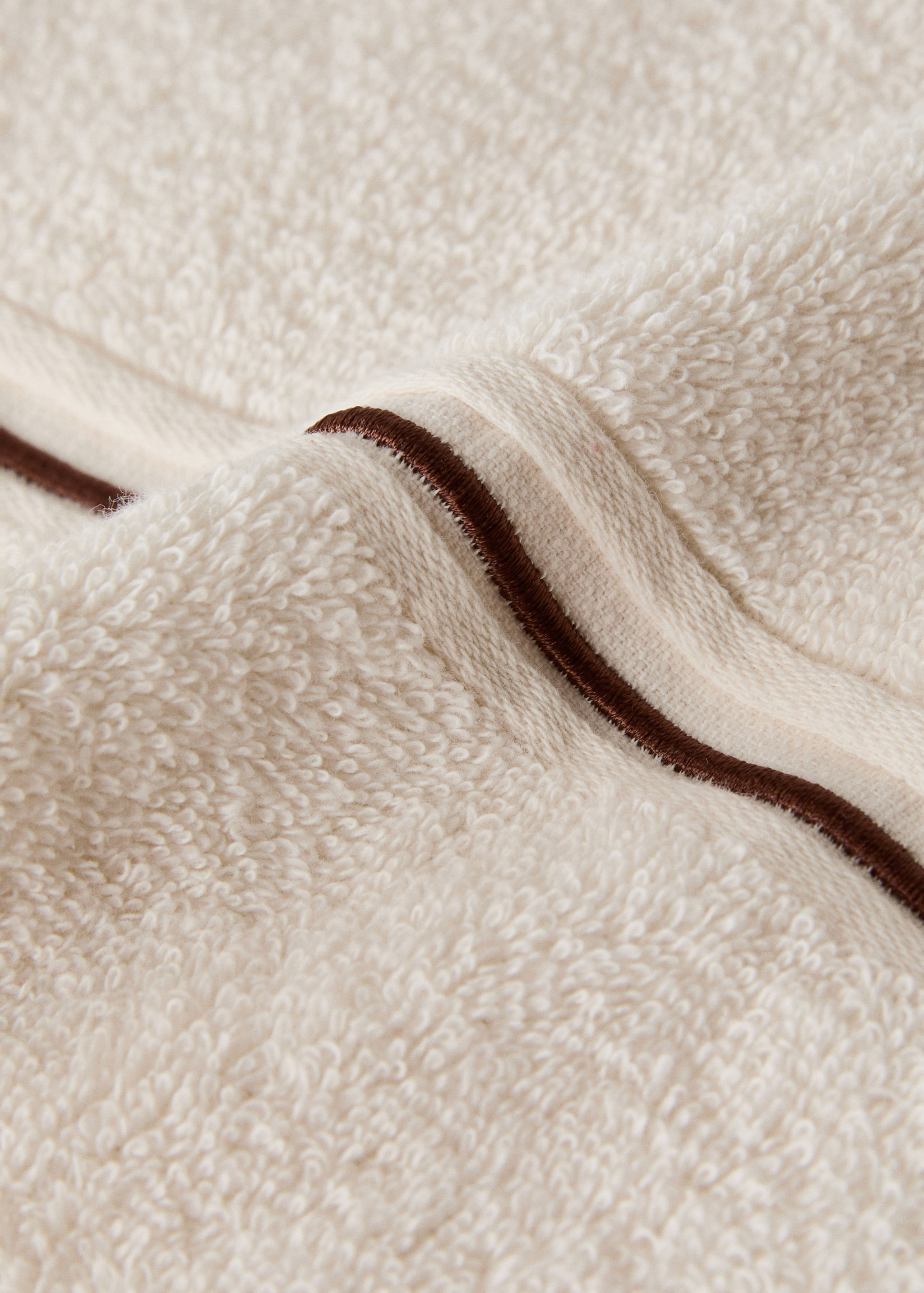 Cotton bath towel with embroidered scalloped edge - Details of the article 3