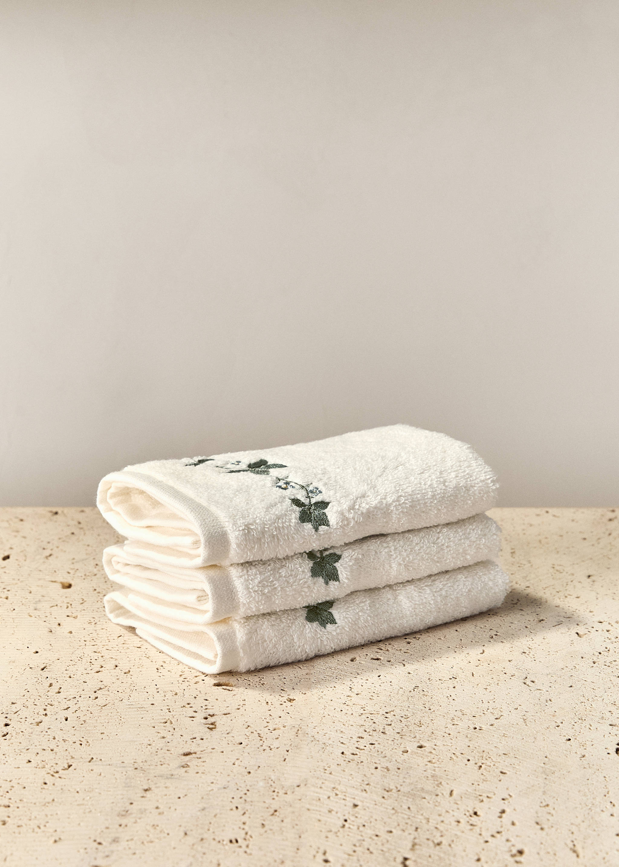 Pack of 3 towels with embroidered flower - General plane